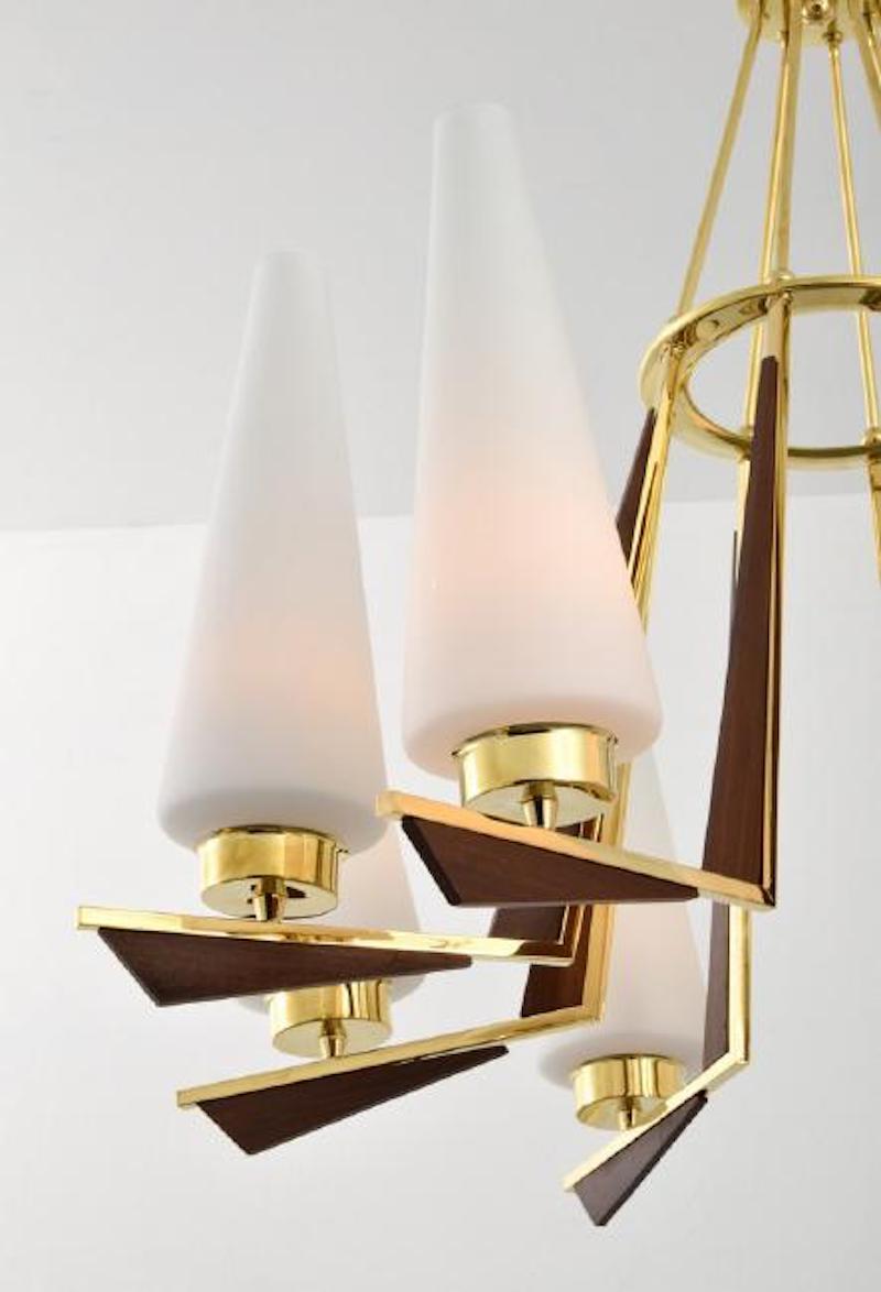 Brass, Glass and Wood 8 Socket Chandelier Attributed to Stilnovo, circa 1958 In Good Condition For Sale In Miami, FL