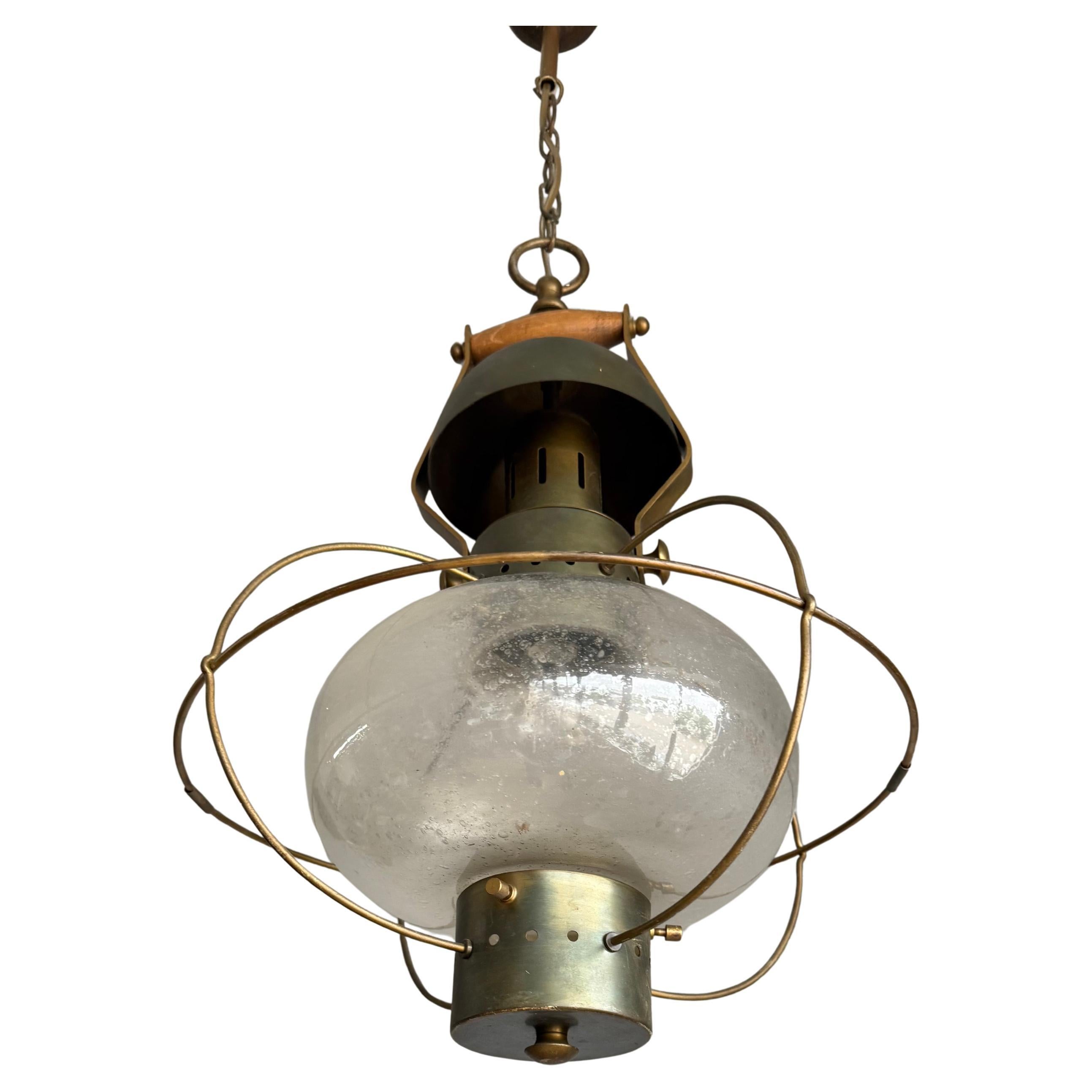 Handgefertigte Atomic-Pendelleuchte aus Messing und Glas, modernistische nautische Laterne aus Messing, 1950er Jahre