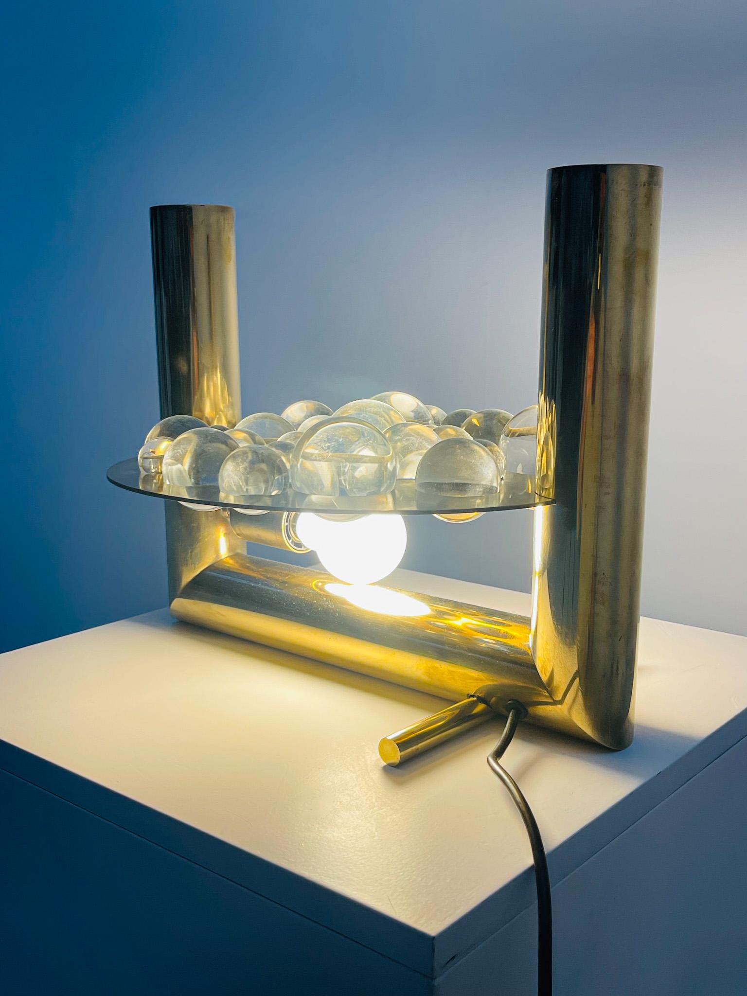 Lampe de table à boules en laiton et verre en vente 4