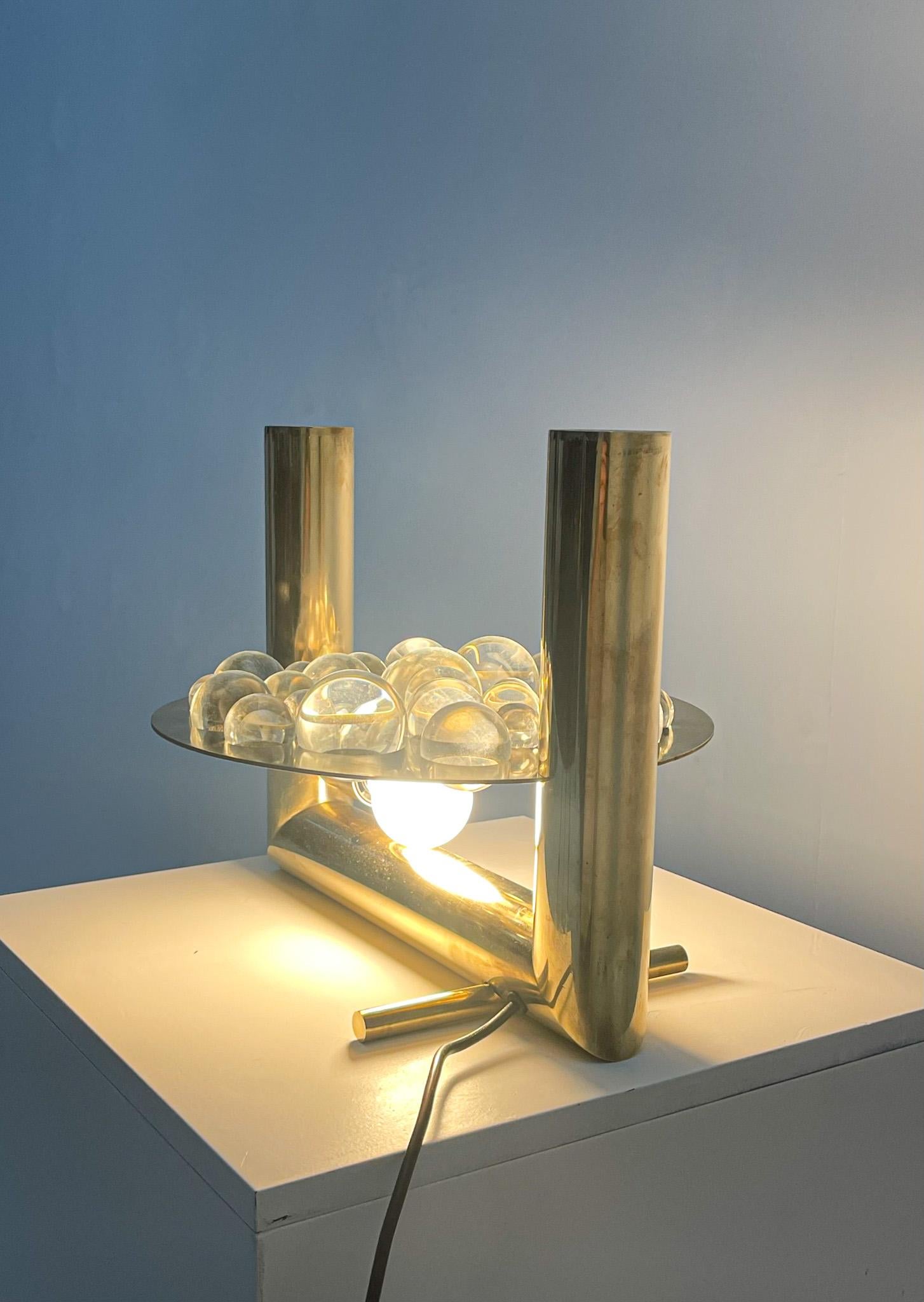Lampe de table à boules en laiton et verre en vente 5