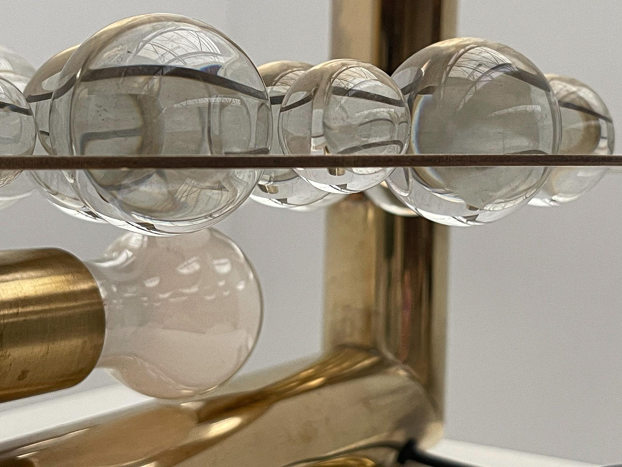 Lampe de table à boules en laiton et verre en vente 7