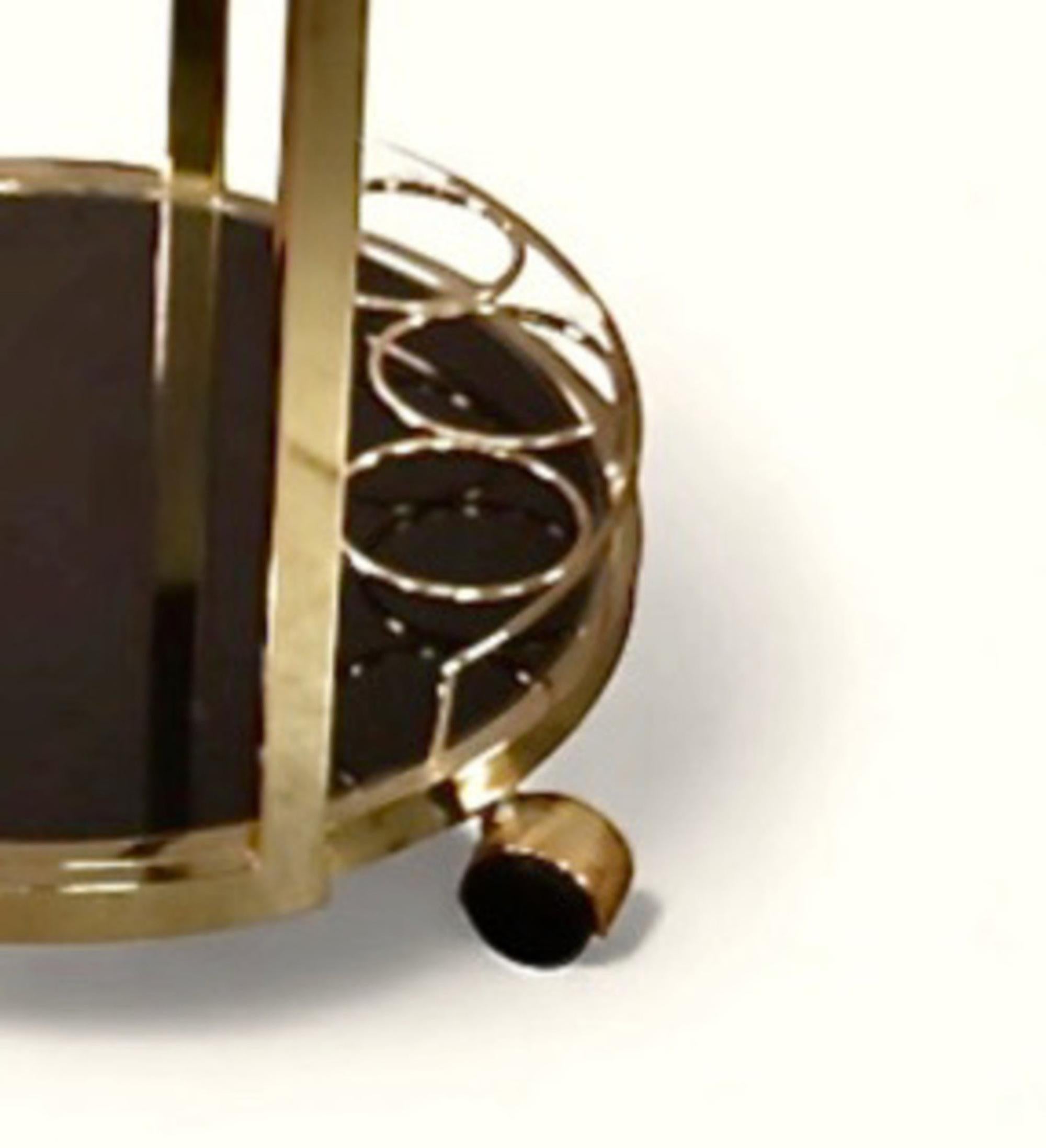 Laiton Chariot de bar en laiton et verre en vente