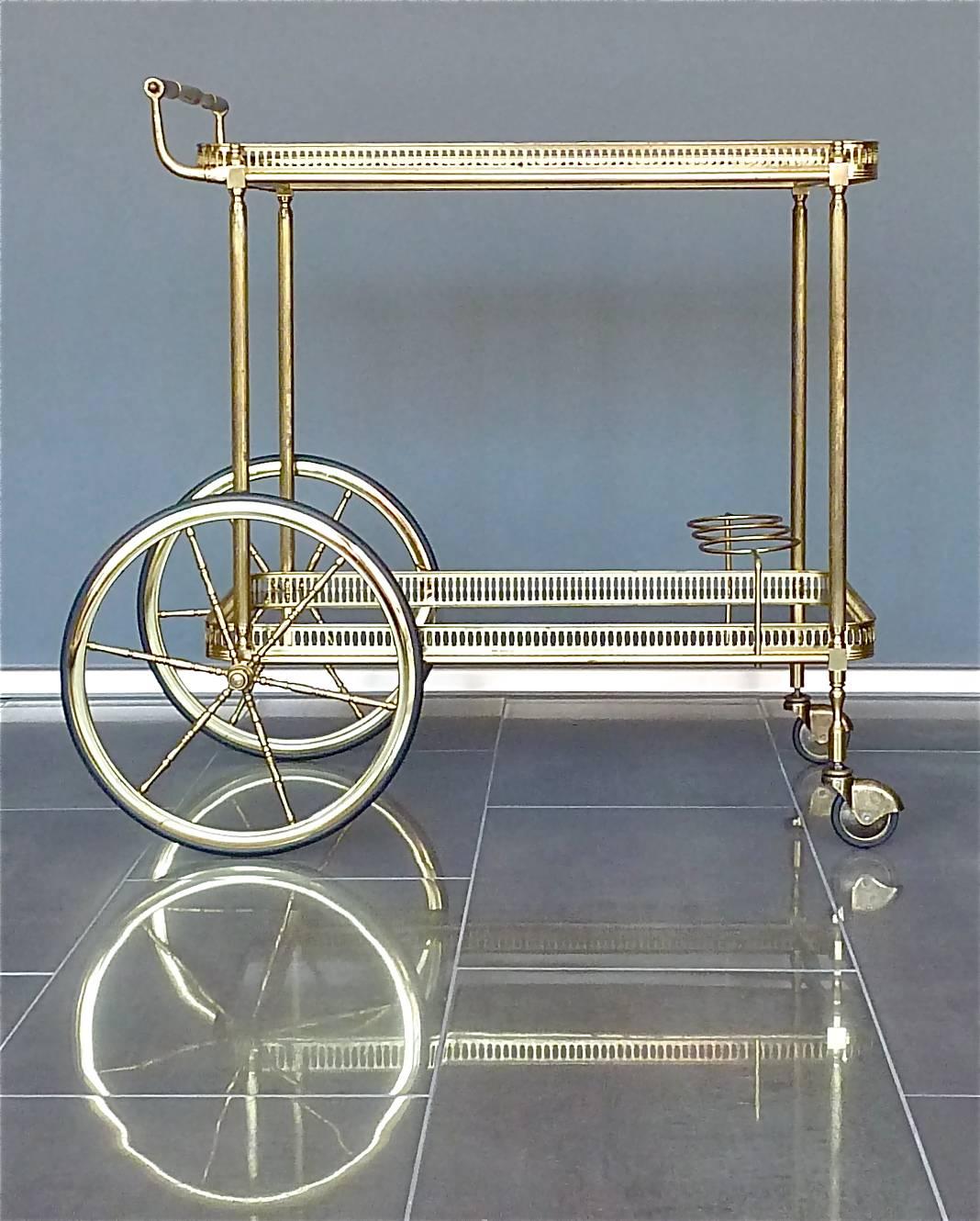 Brass Glass Bar Cart Serving Table Trolley, Maison Baguès Jansen, French, 1950s In Good Condition In Nierstein am Rhein, DE