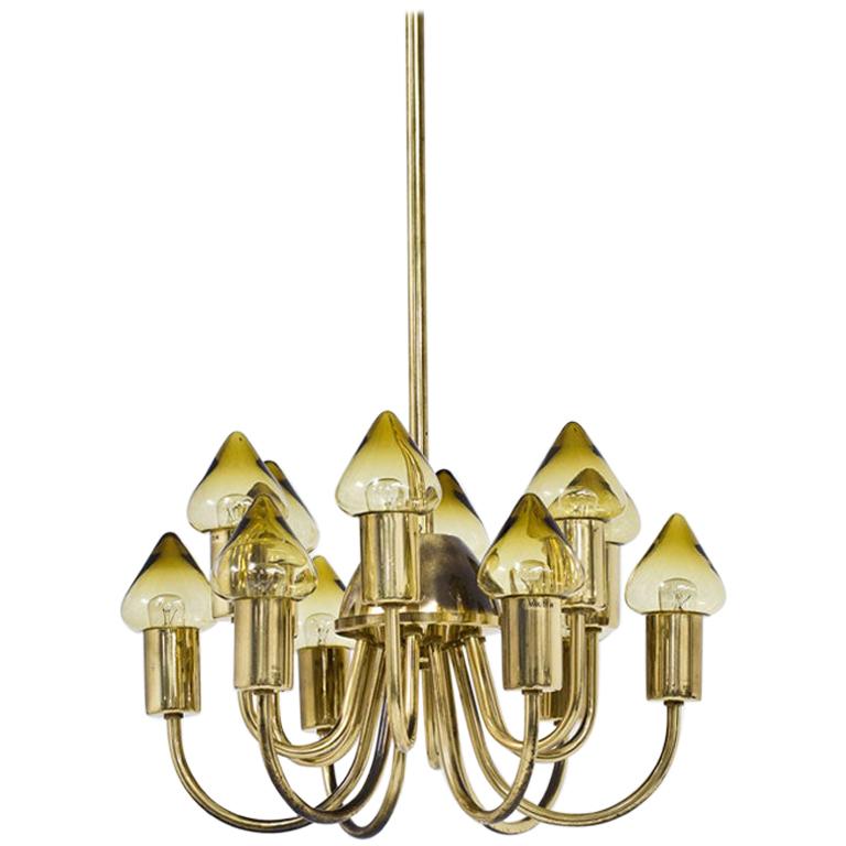 Rare ceiling lamp model T 789/12 designed and manufactured by Hans-Agne Jakobsson in Sweden during the 1950s. Made from brass with original light yellow glass shades (12).
Adjustable height of the brass stem on demand.