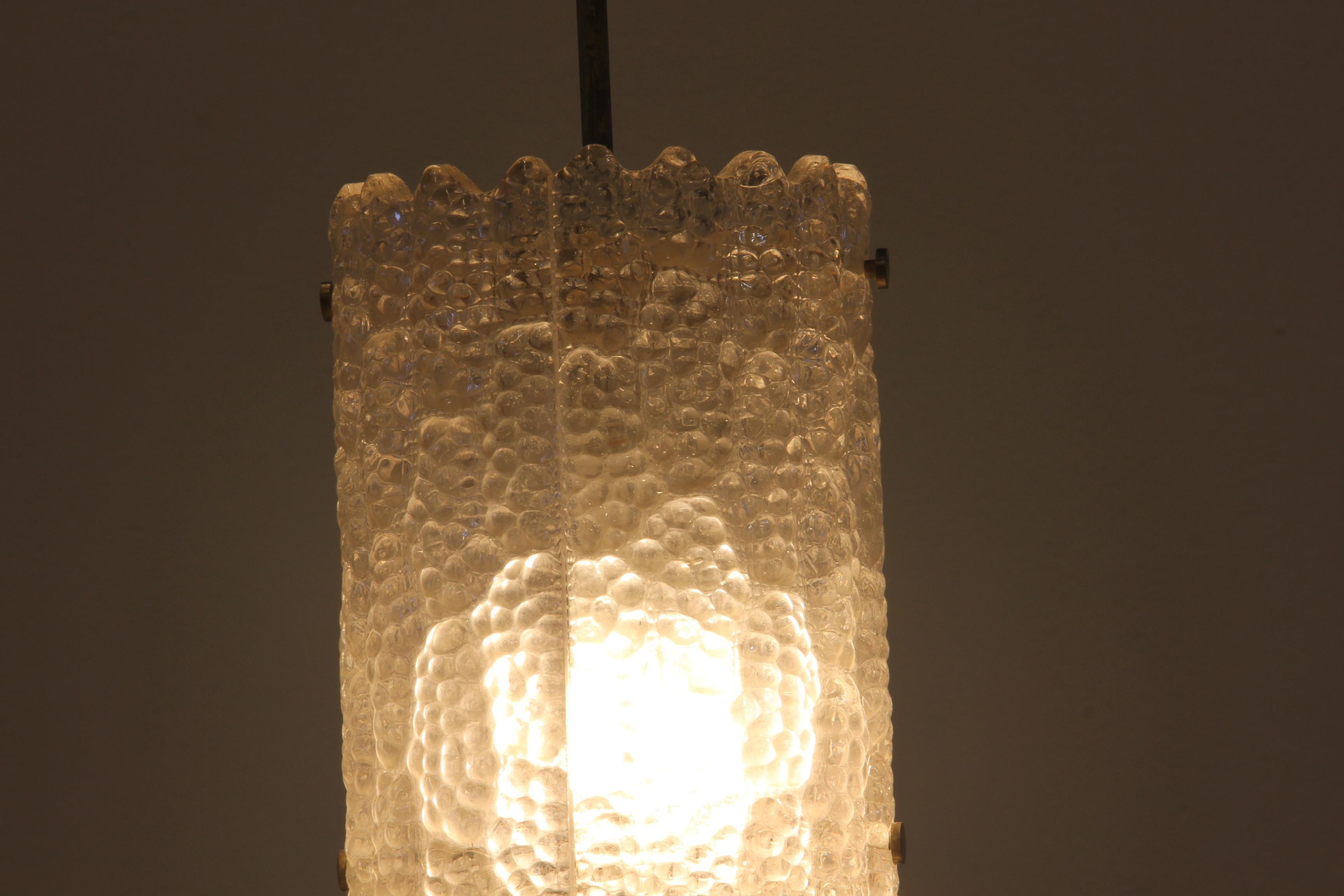 Scandinavo moderno Lampada a sospensione da soffitto in ottone e vetro di Carl Fagerlund per Orrefors, anni '60 in vendita