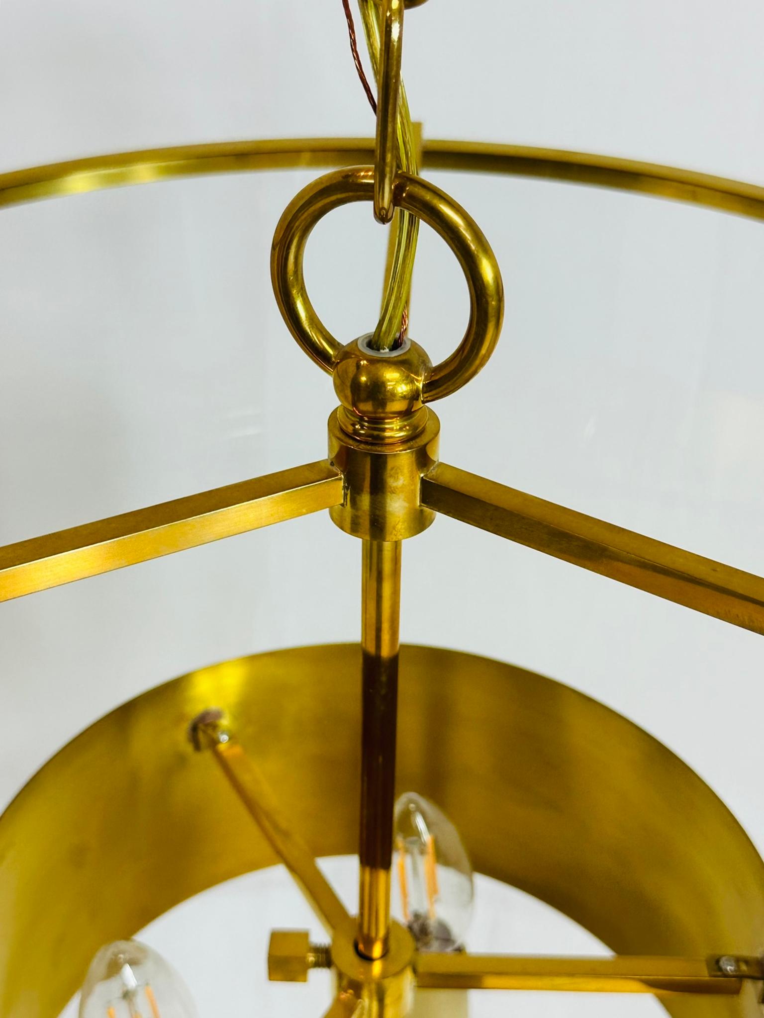 Lampadario in ottone e vetro di Vaughan Lighting in vendita 4