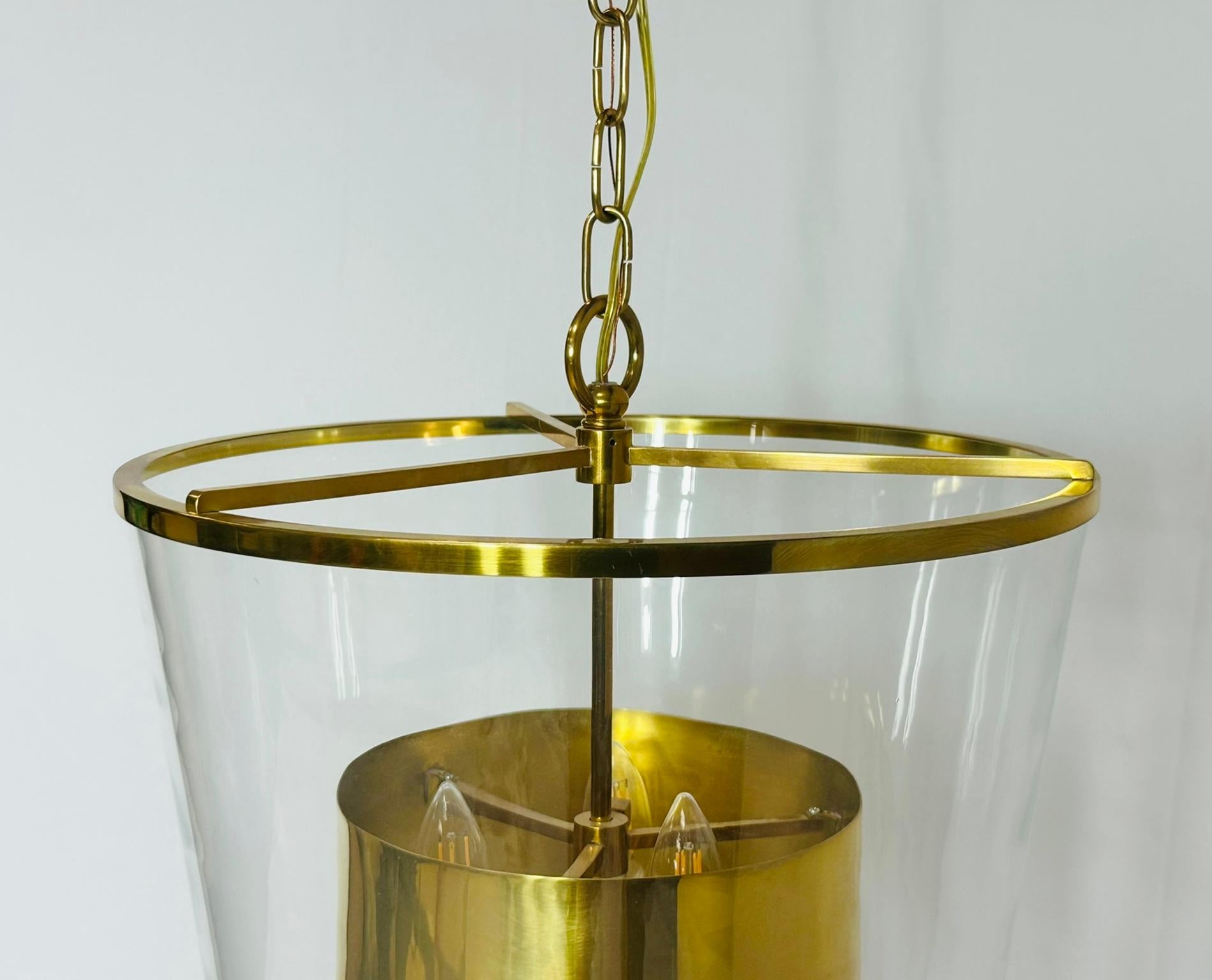 Ottone Lampadario in ottone e vetro di Vaughan Lighting in vendita