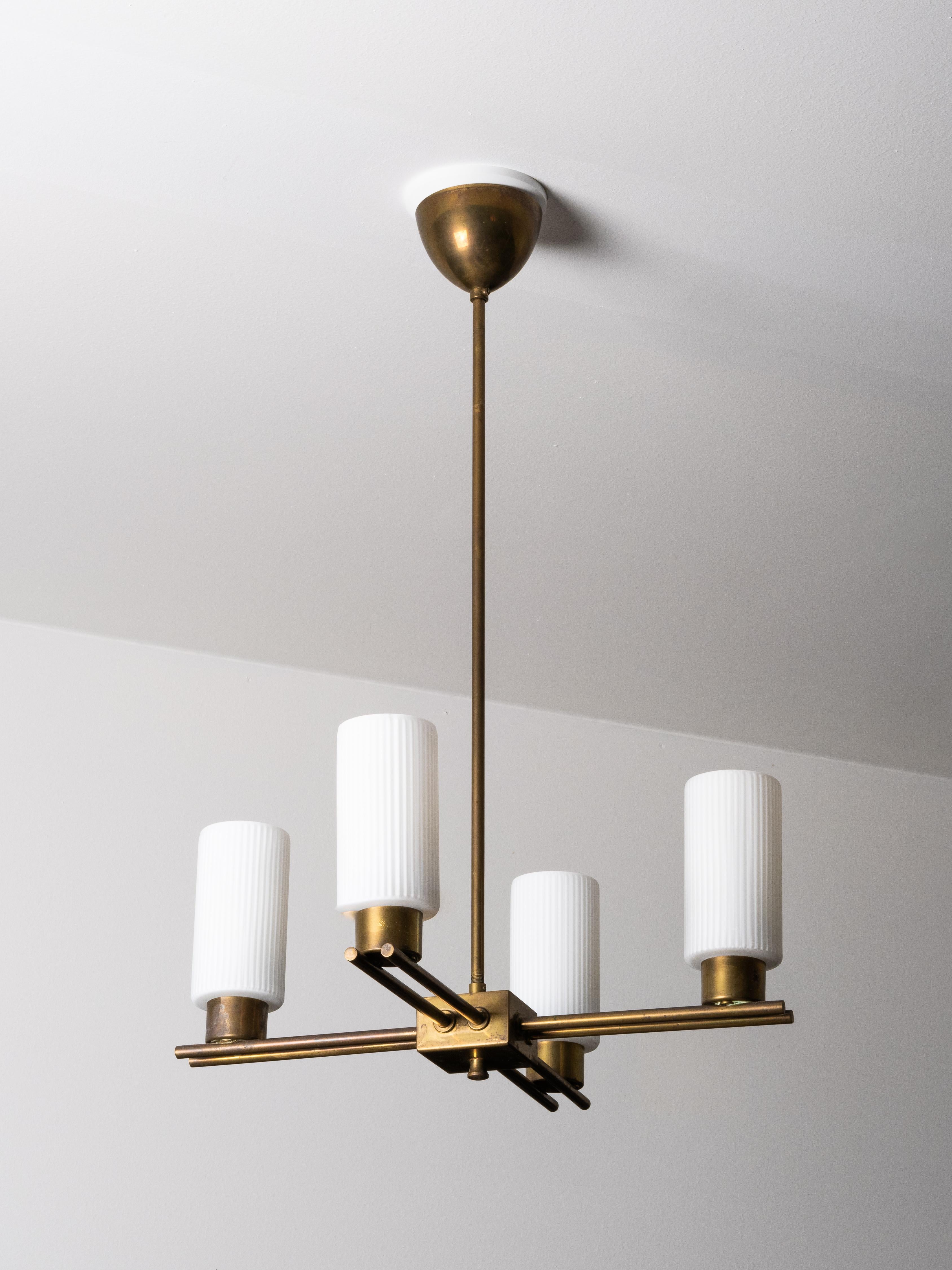 Araña de latón y cristal Model ER 174 de Itsu, Finlandia, años 50 mediados del siglo XX en venta