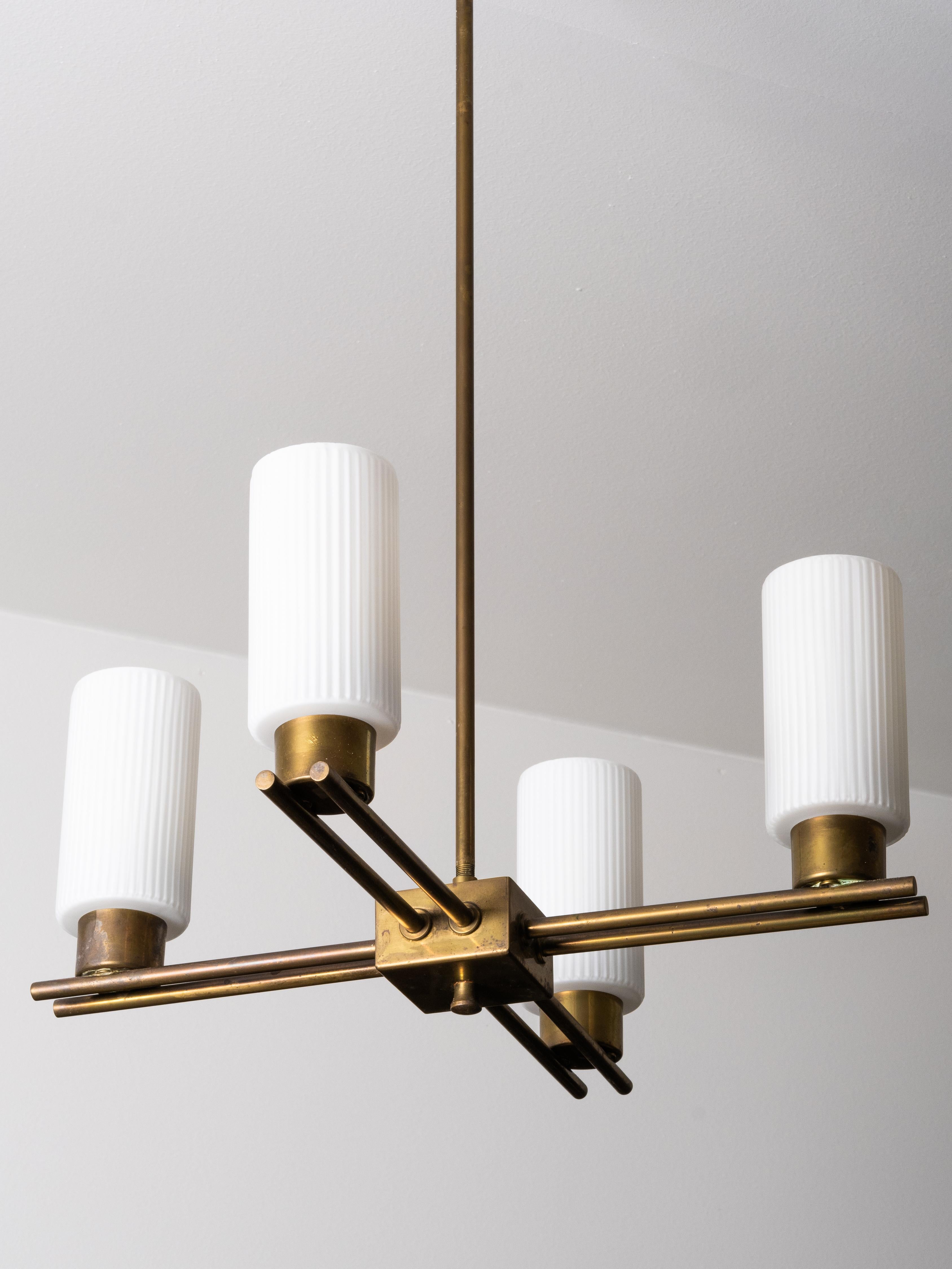 Araña de latón y cristal Model ER 174 de Itsu, Finlandia, años 50 Latón en venta