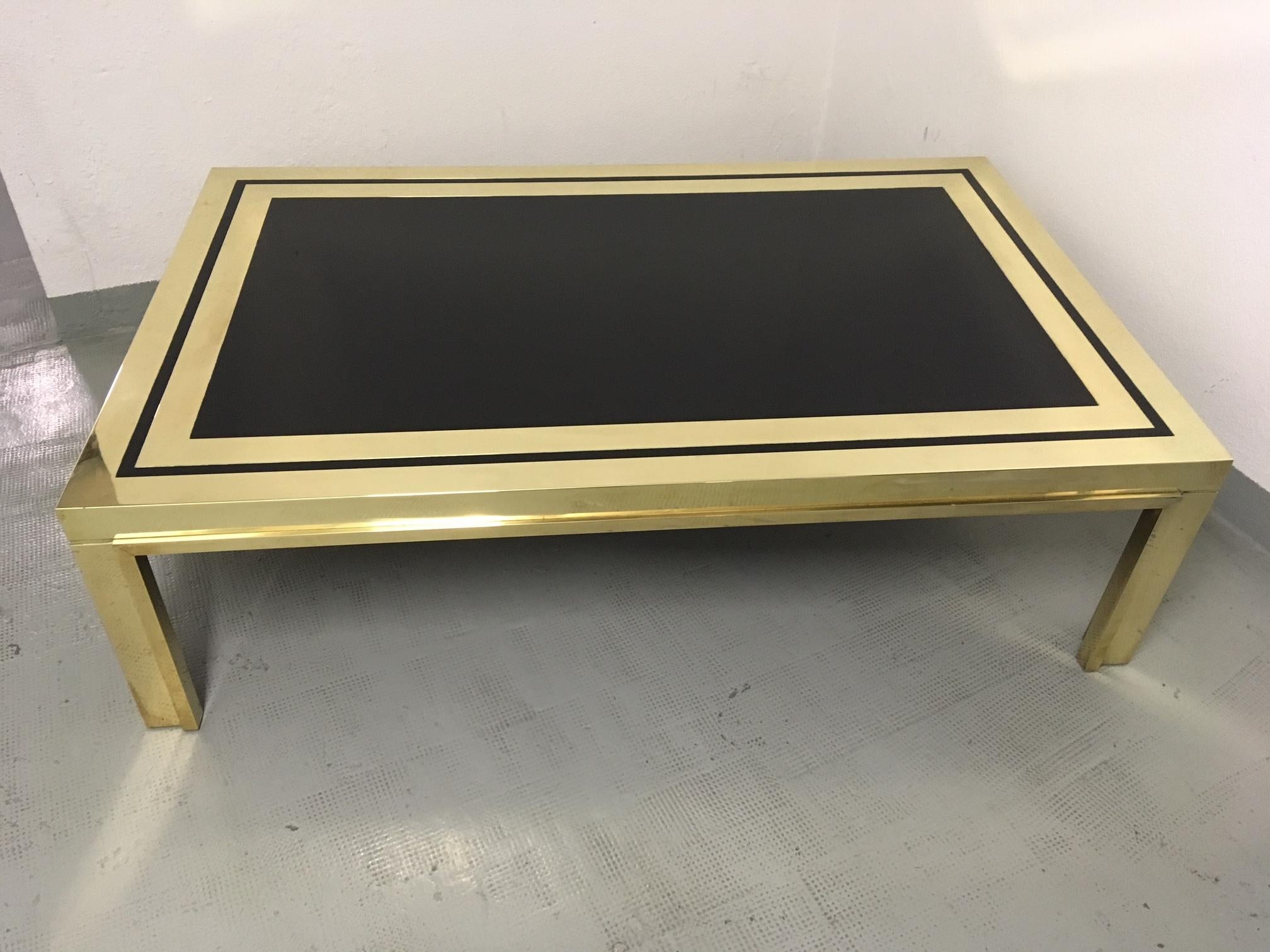 Luxury brass and black glass coffee table by Liwan's Rome Italy, circa 1970s
Good condition, signed.
