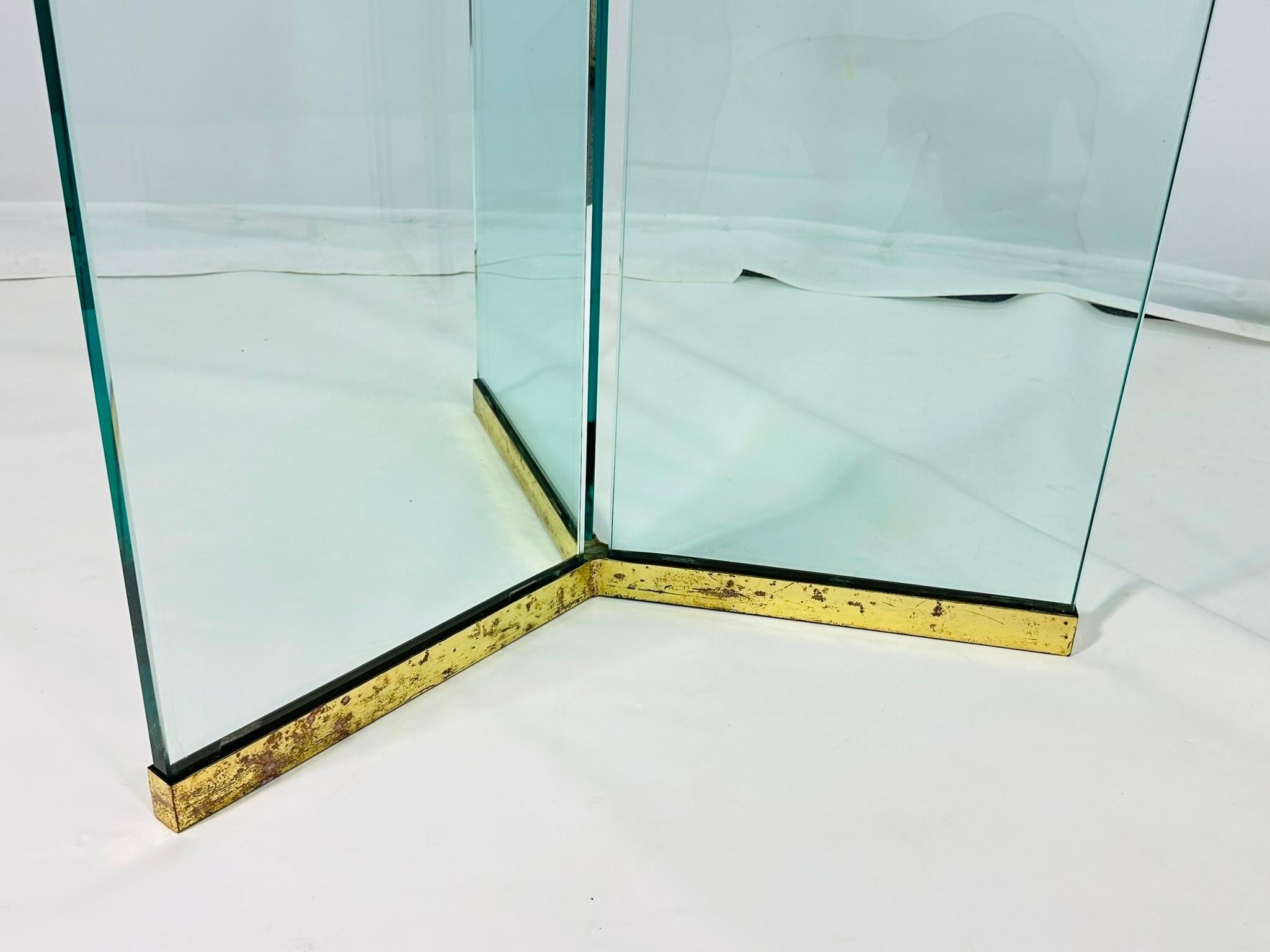 Table de salle à manger en laiton et verre de Leon Rosen pour Pace Collection en vente 2