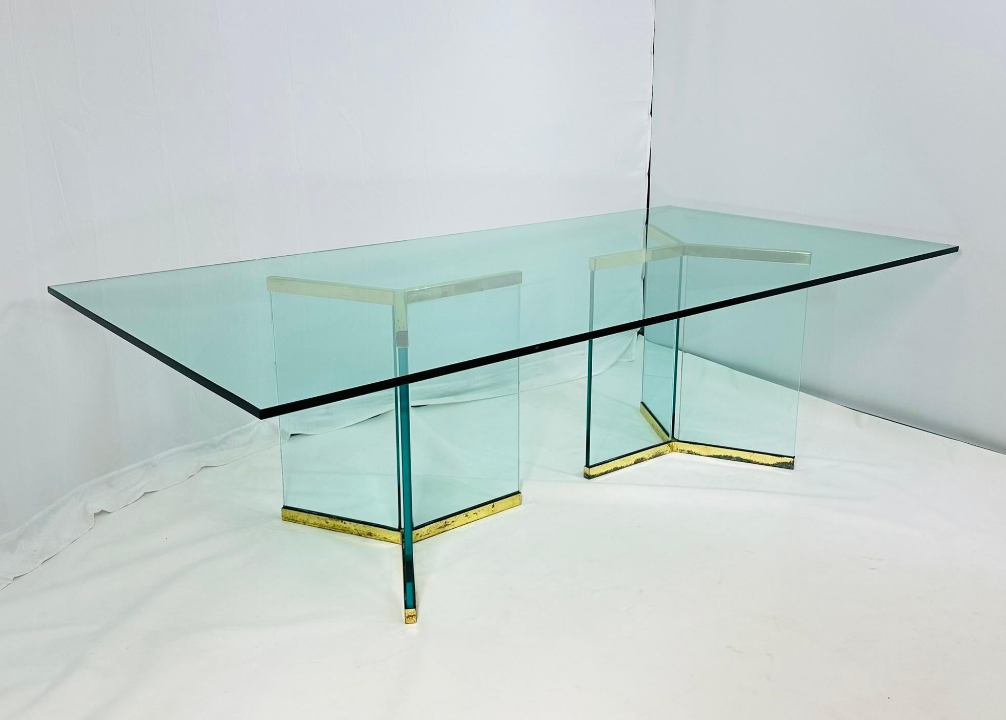 Plaqué Table de salle à manger en laiton et verre de Leon Rosen pour Pace Collection en vente