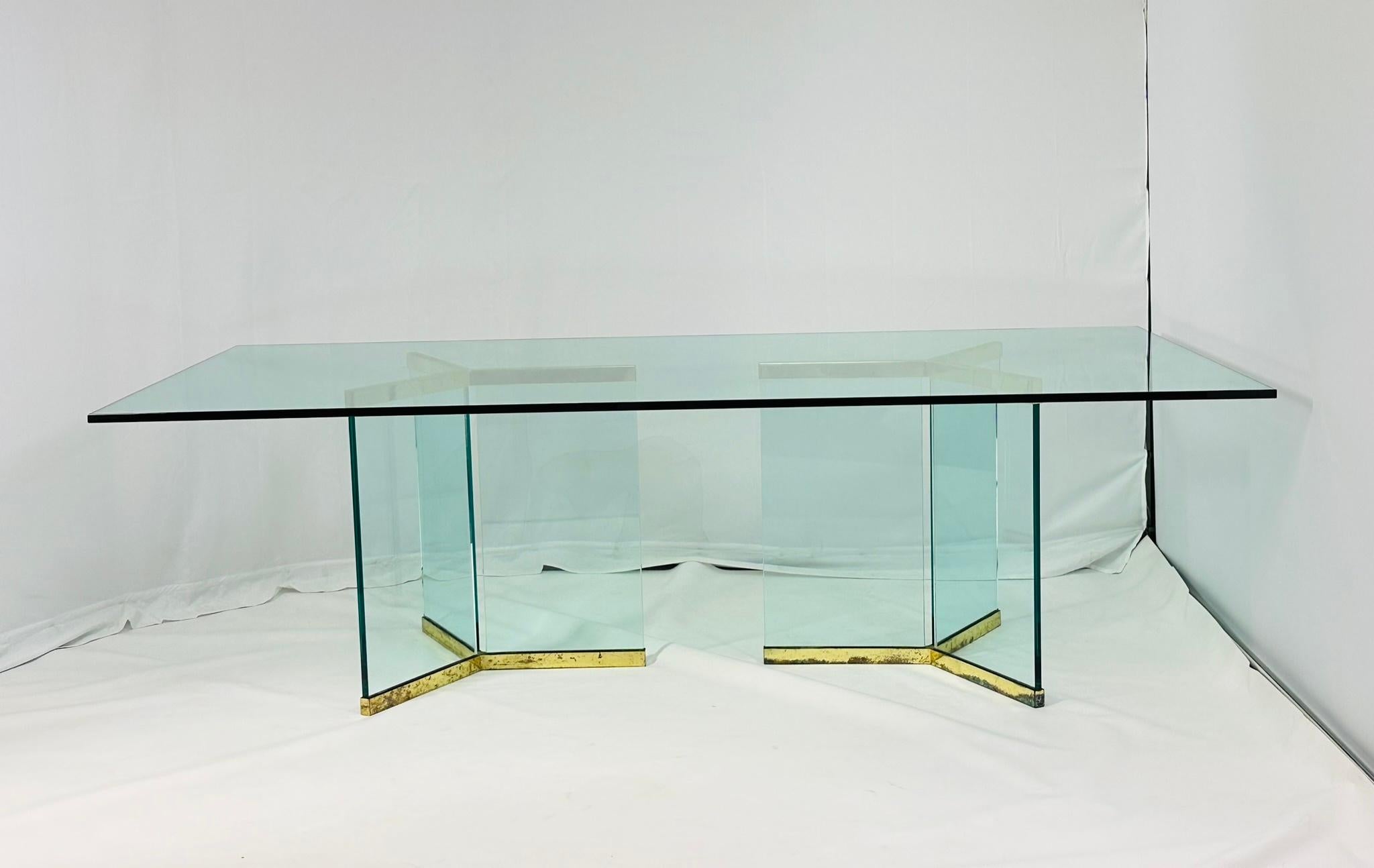 Table de salle à manger en laiton et verre de Leon Rosen pour Pace Collection Bon état - En vente à Los Angeles, CA