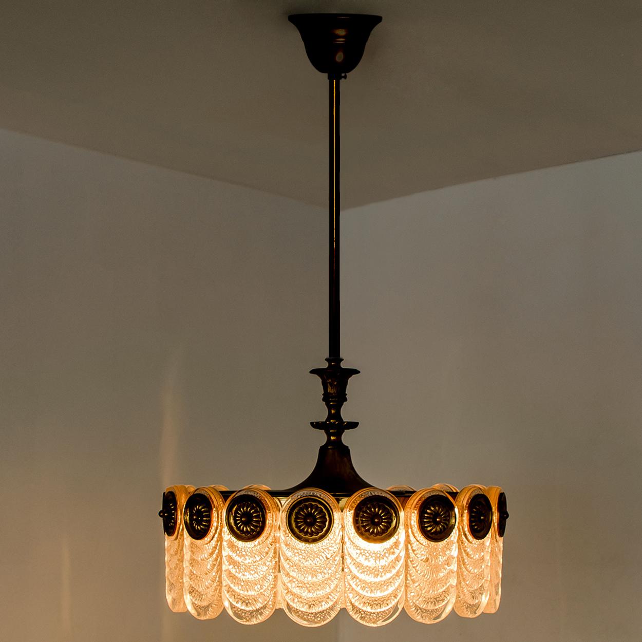 Ottone Lampadario in ottone e vetro di Kaiser Leuchten, anni '60 in vendita
