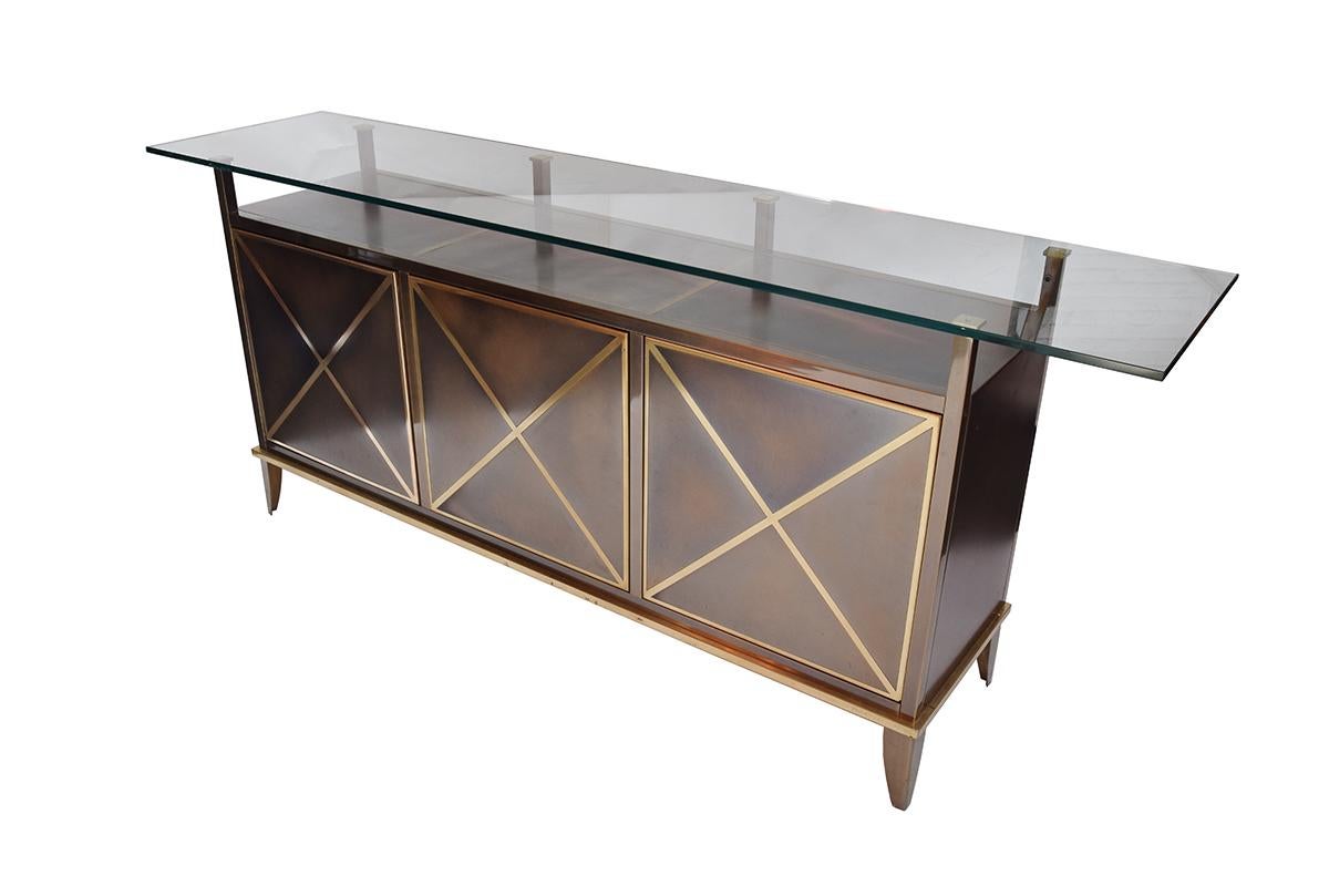 Stunning brass, glass sideboard, made by Belgo Chrome DeWulf Selection. With abig glass top and glass shelves. Very decorative and perfect for styling.
   
  