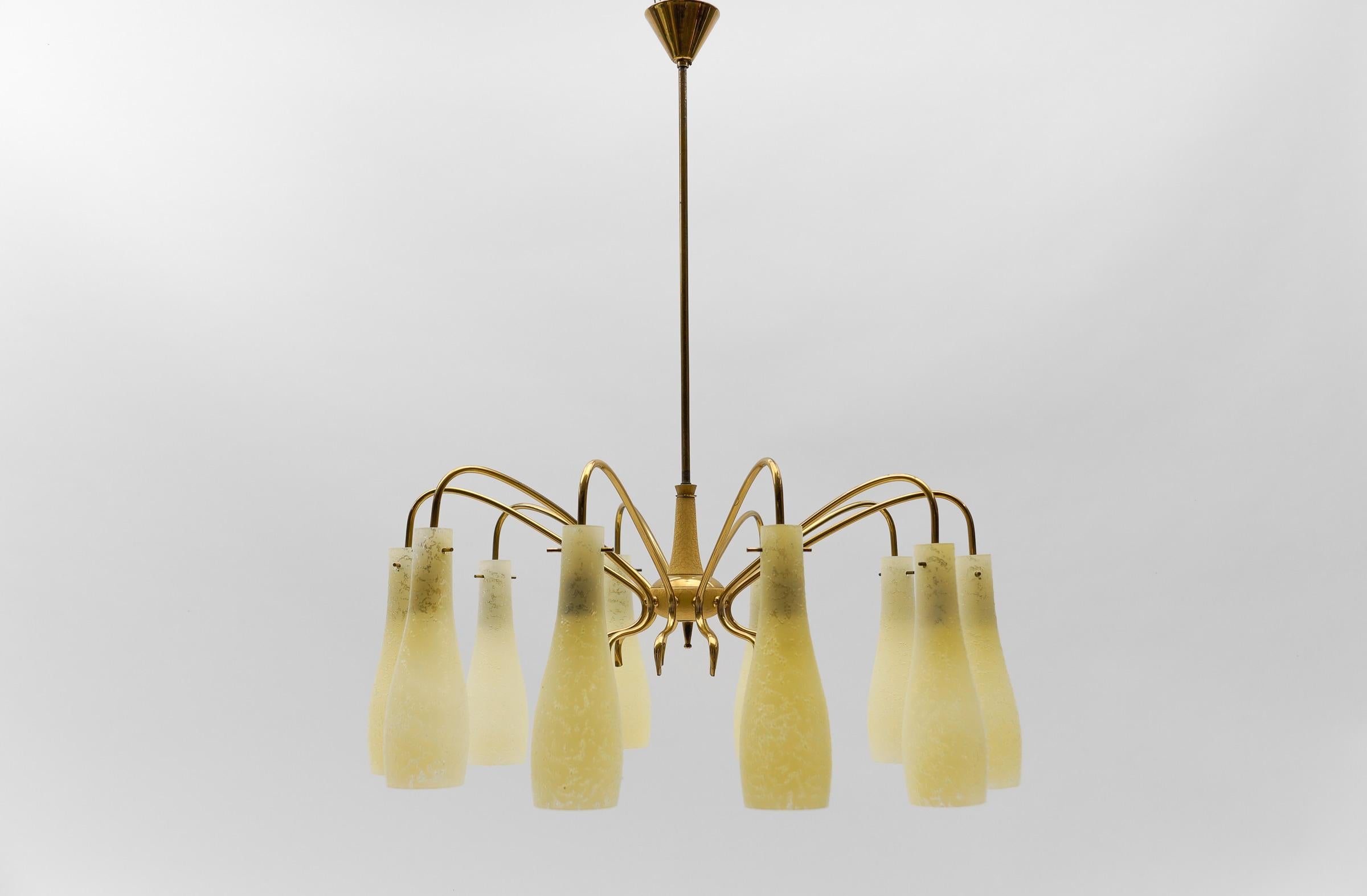 Mid-Century Modern 10-armed brass sputnik lamp from Italy, 1950s.

Fully functional.

Ten E14 sockets. Works with 220V and 110V.

Wiring is suitable for all countries.