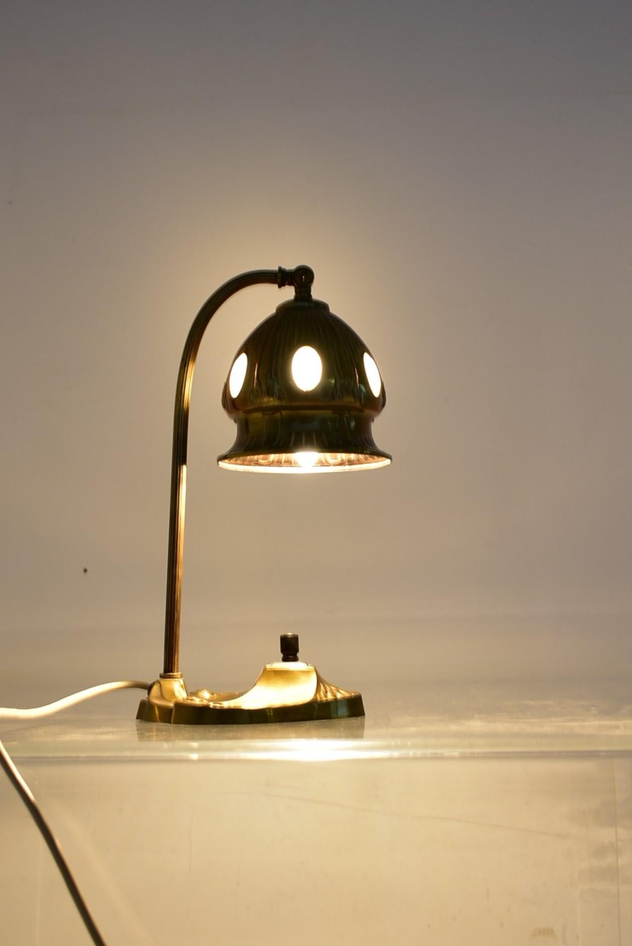 Vintage-Tischlampe aus Messingglas im Wiener Secessionsstil, 1930er Jahre, Österreich im Angebot 14