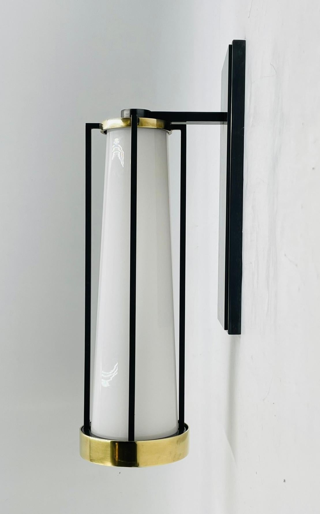 Moderno Applique in ottone e vetro di Thomas O'Brien per Visual Comfort, Collectional in vendita