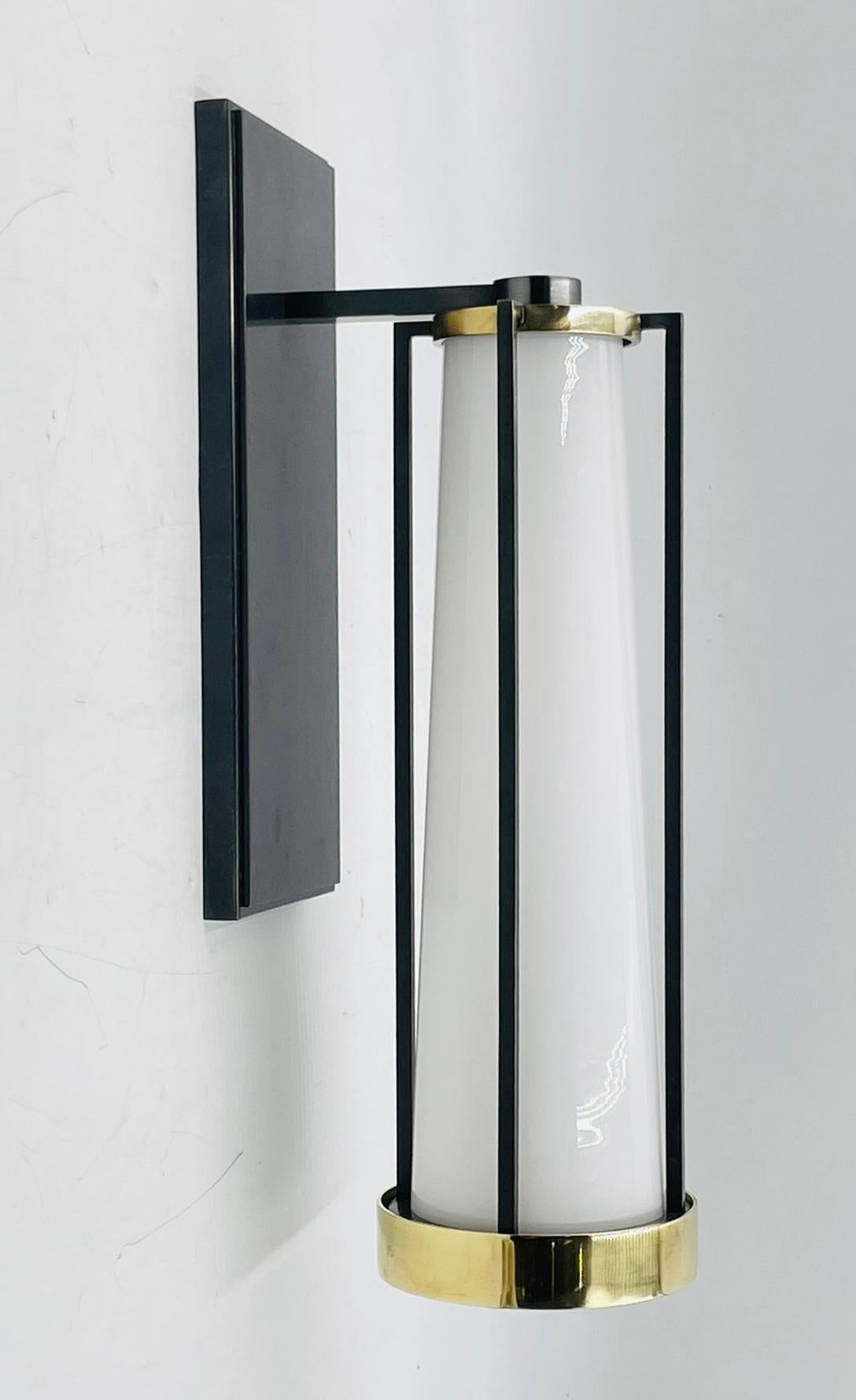 Cinese Applique in ottone e vetro di Thomas O'Brien per Visual Comfort, Collectional in vendita