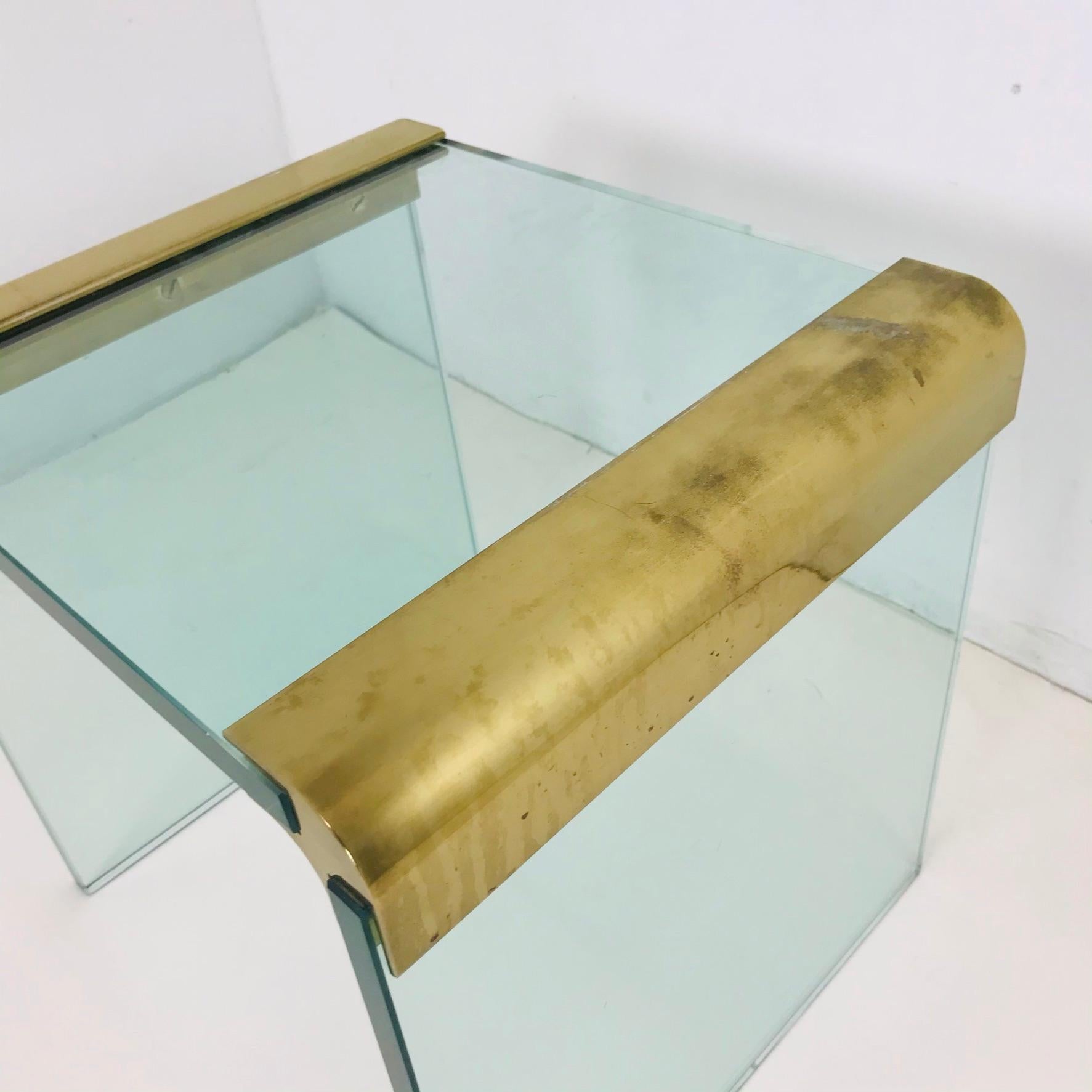 Wasserfall-Beistelltisch aus Messing und Glas von Leon Rosen für Pace (Moderne der Mitte des Jahrhunderts) im Angebot