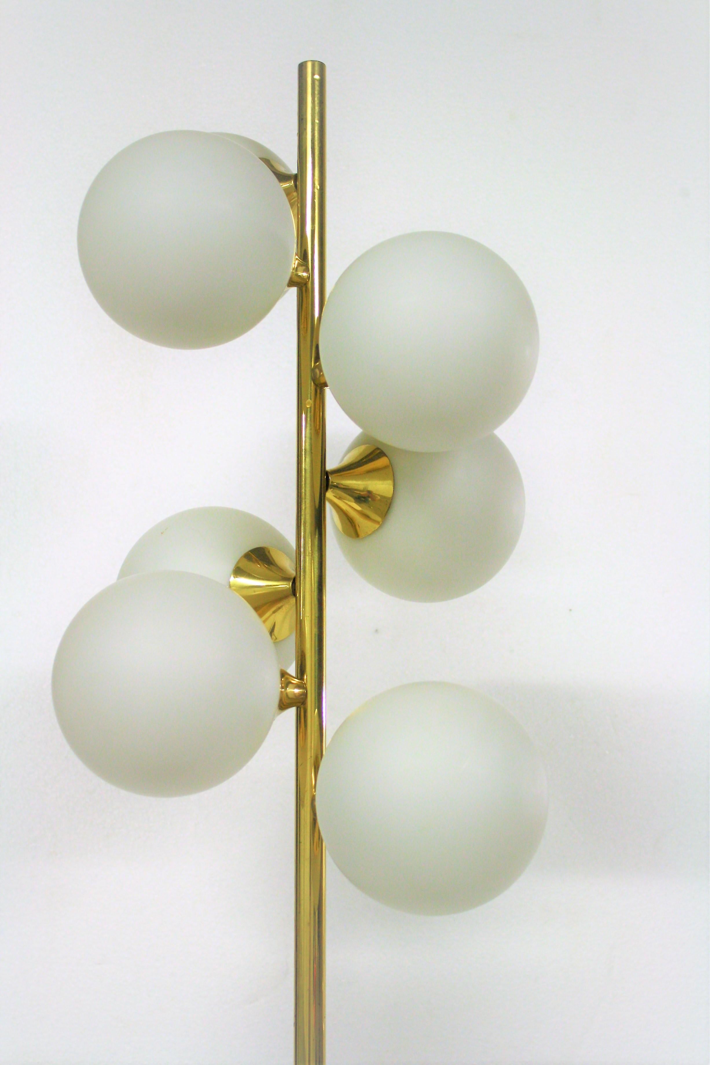 Brass Globe Floor Lamp, Italy, 1960s In Good Condition In HEVERLEE, BE