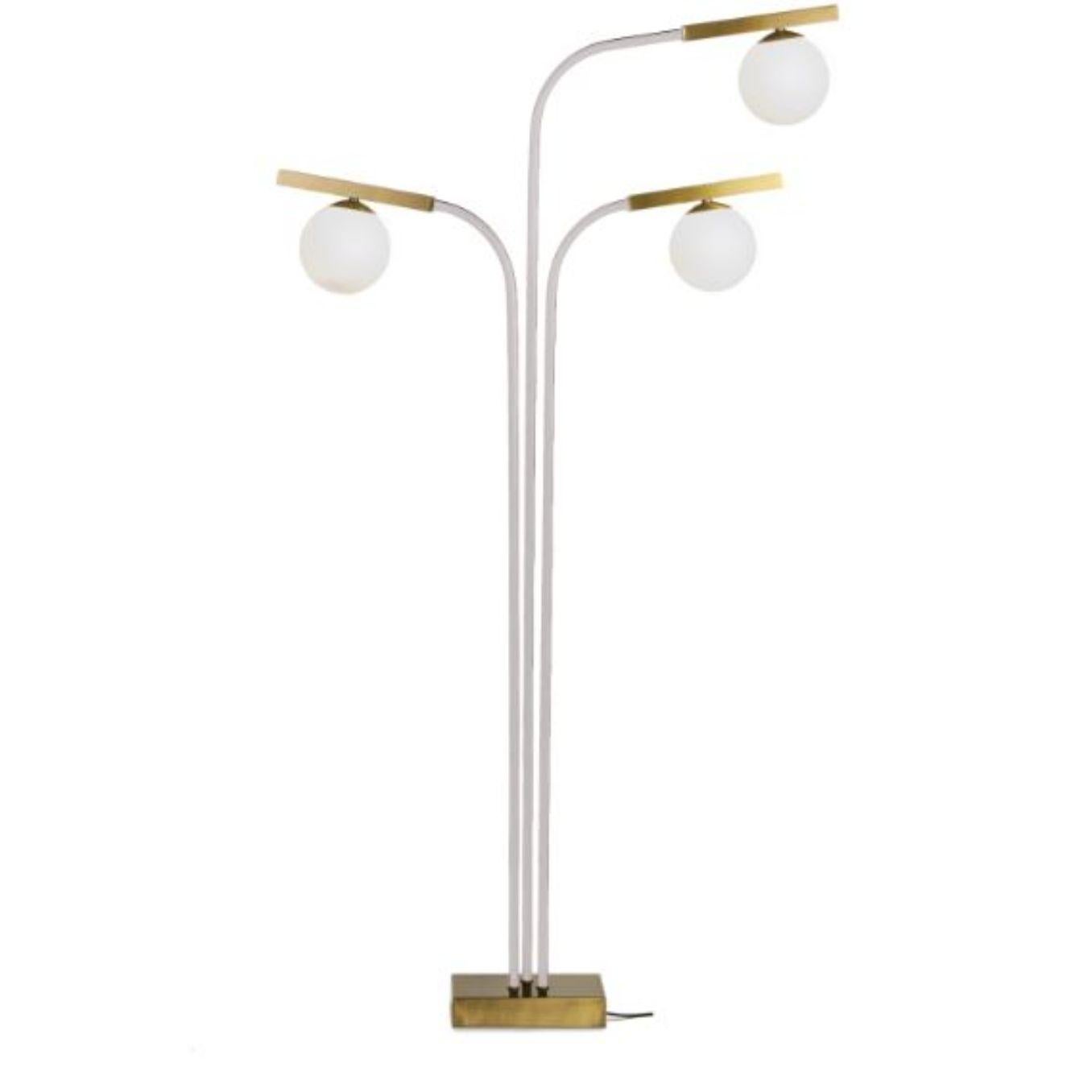 Brass Globe Floor Lamp with Marble Base by Dooq In New Condition For Sale In Geneve, CH