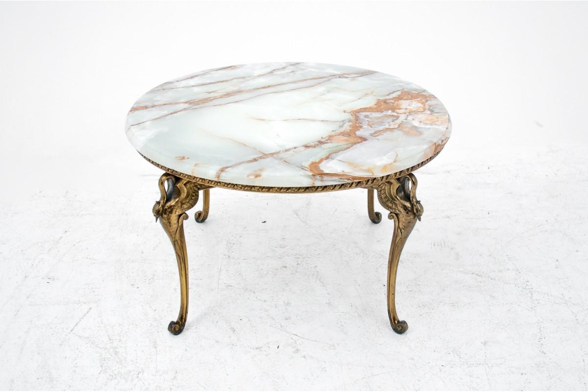 Beautiful brass coffee table in the shape of birds with onyx top. 
Produced in France in 1940s. 
Very good condition. 
Measures: Height 45cm, diameter 80cm.

 