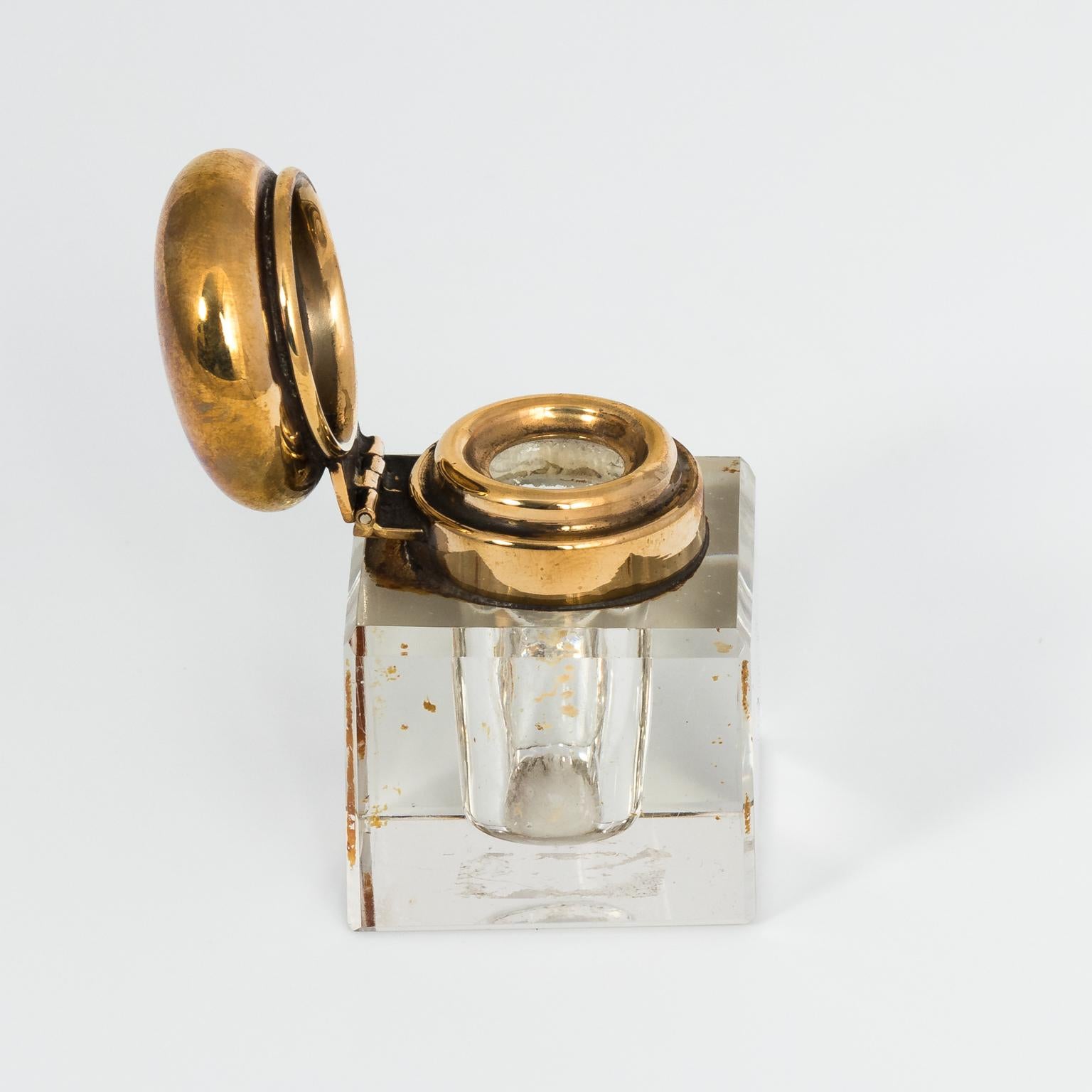 English brass Golf themed inkwell with golf club and ball motifs, circa 1930.
 