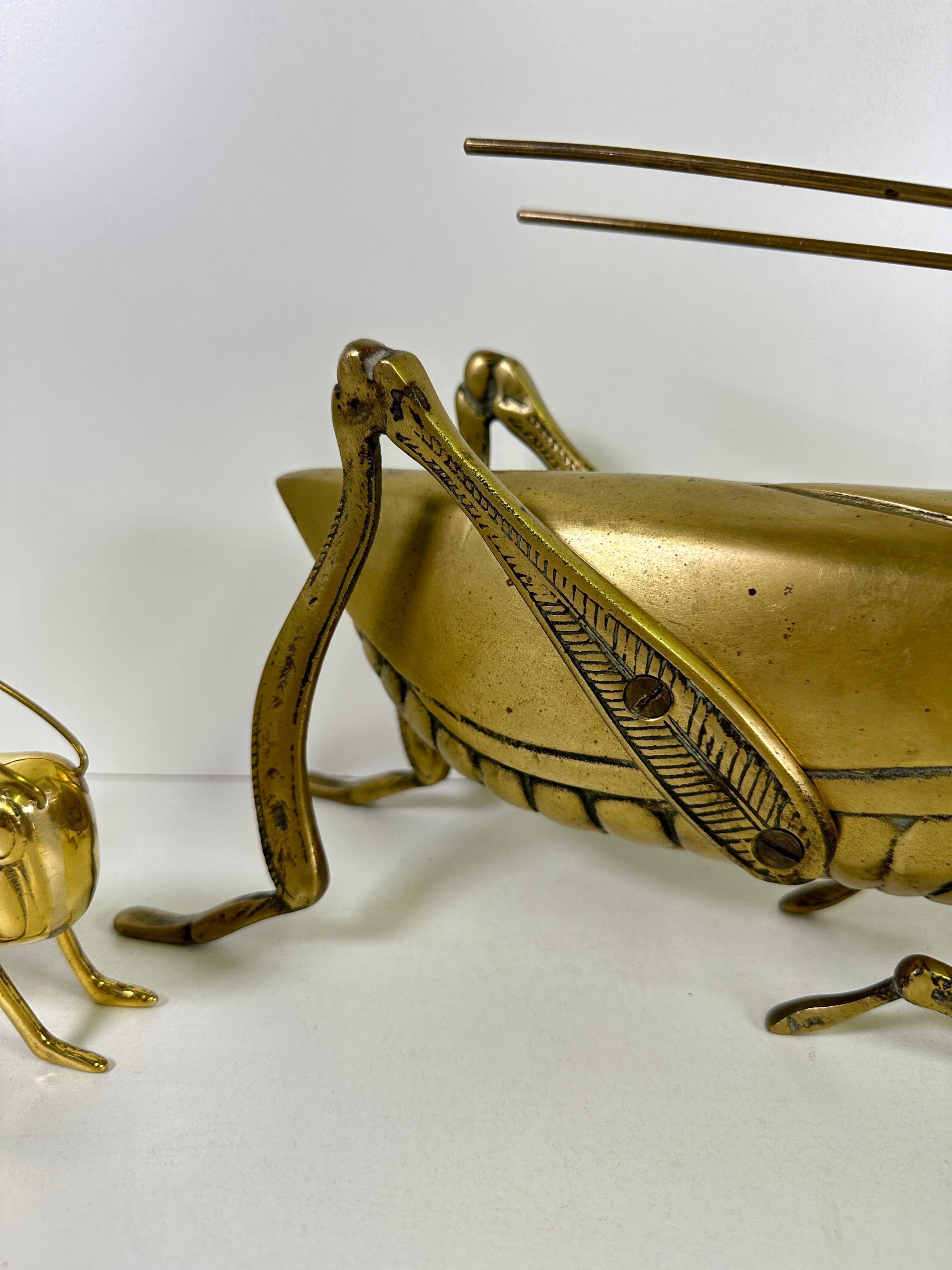 Fine XX secolo Famiglia delle cavallette d'ottone in vendita