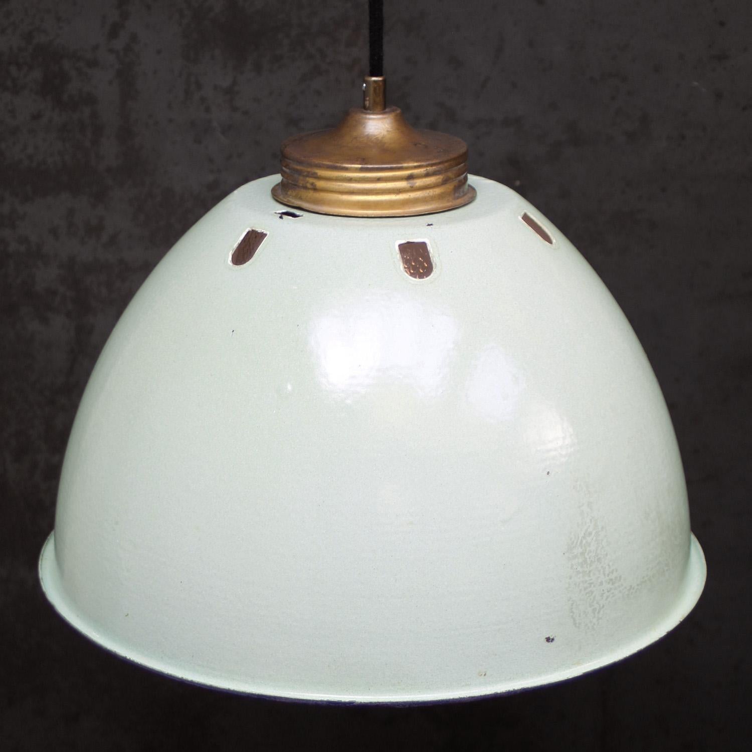 Ucraino Ciondolo in ottone con smalto verde e vetro smerigliato vintage in vendita