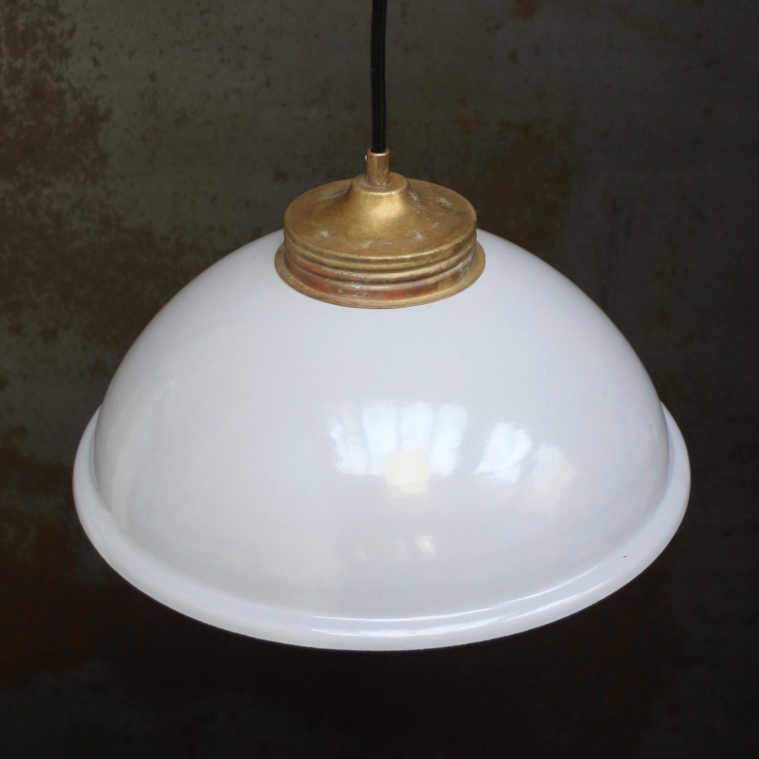 Industriale Lampade a sospensione industriali vintage in ottone e smalto grigio in vendita