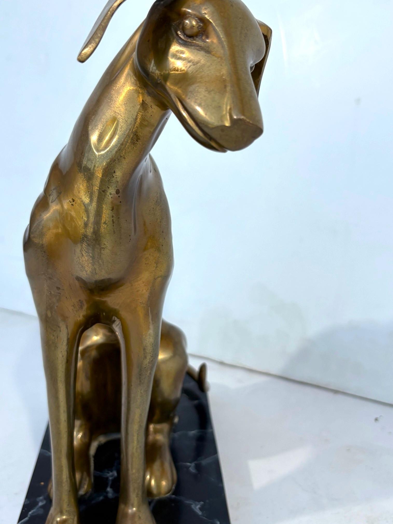 Fine XX secolo Statua di cane Greyhound Whippet in ottone in vendita