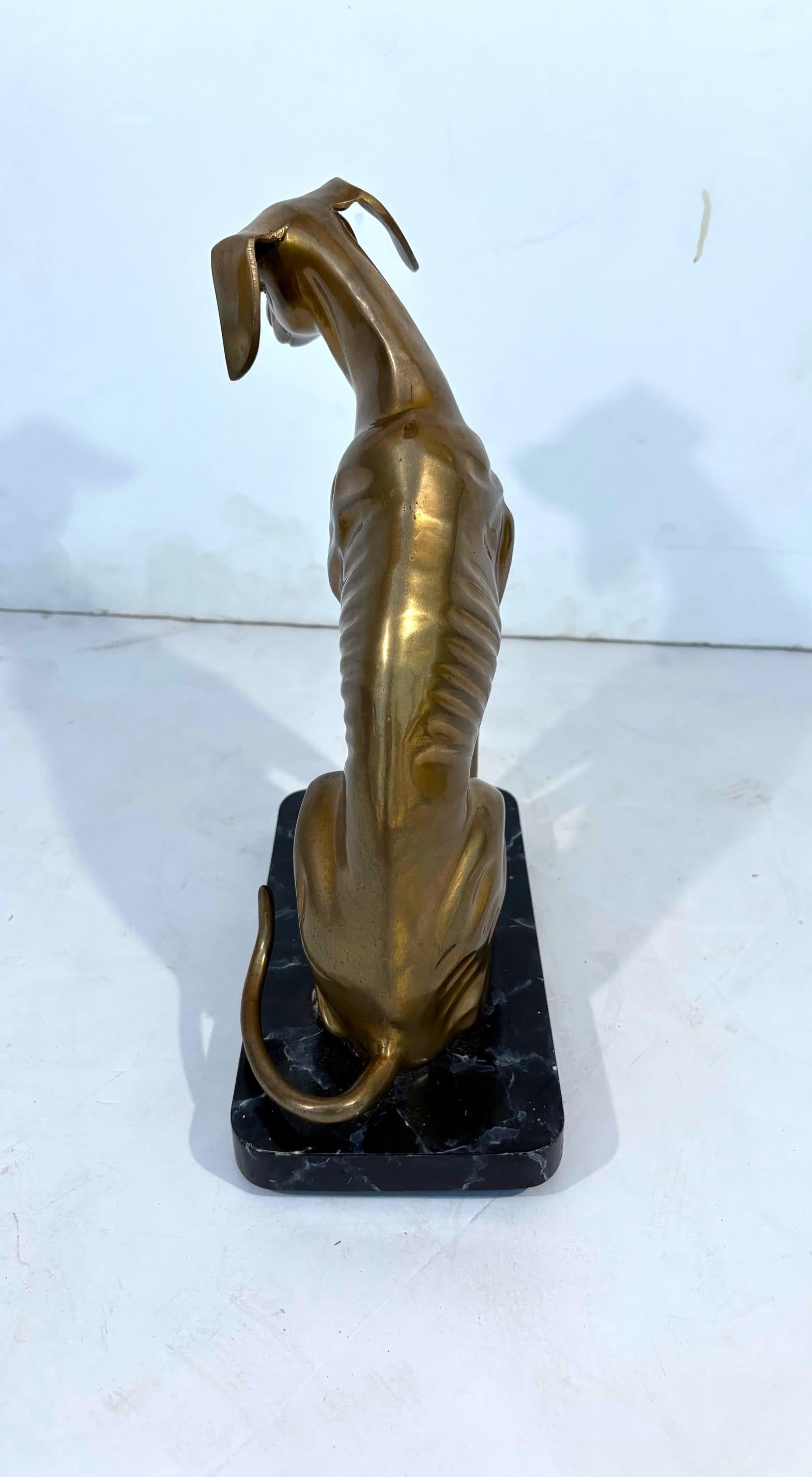 Ottone Statua di cane Greyhound Whippet in ottone in vendita