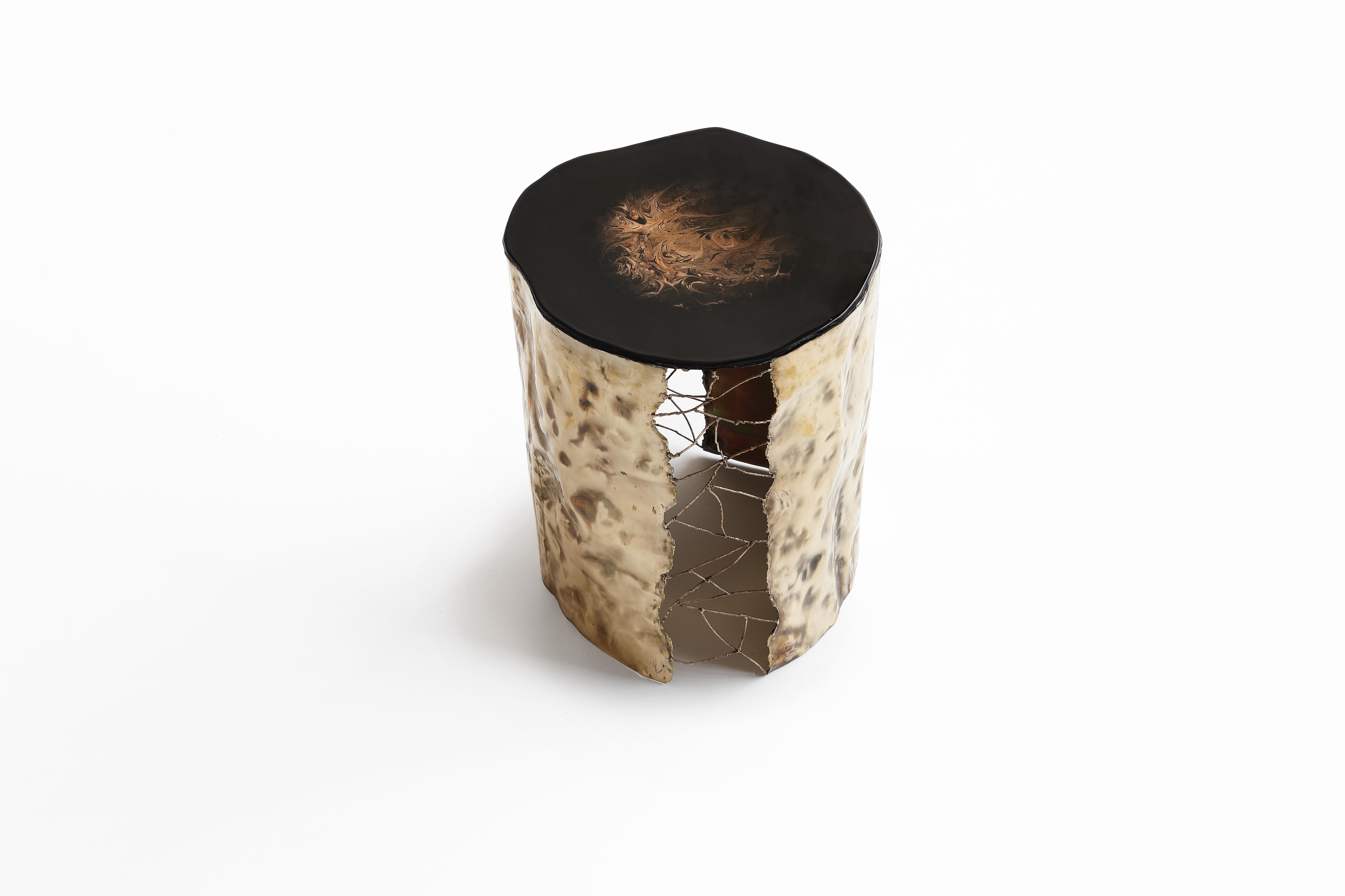 Brass hand-sculpted side table by Samuel Costantini.
Entirely handmade by the artist.
Title: golden waves.
Edition 15 + 2 AP
Measures: diameter 500 mm height 550 mm.
diameter 19.685, height 21.653 inches.

Time leaves its mark on everything.