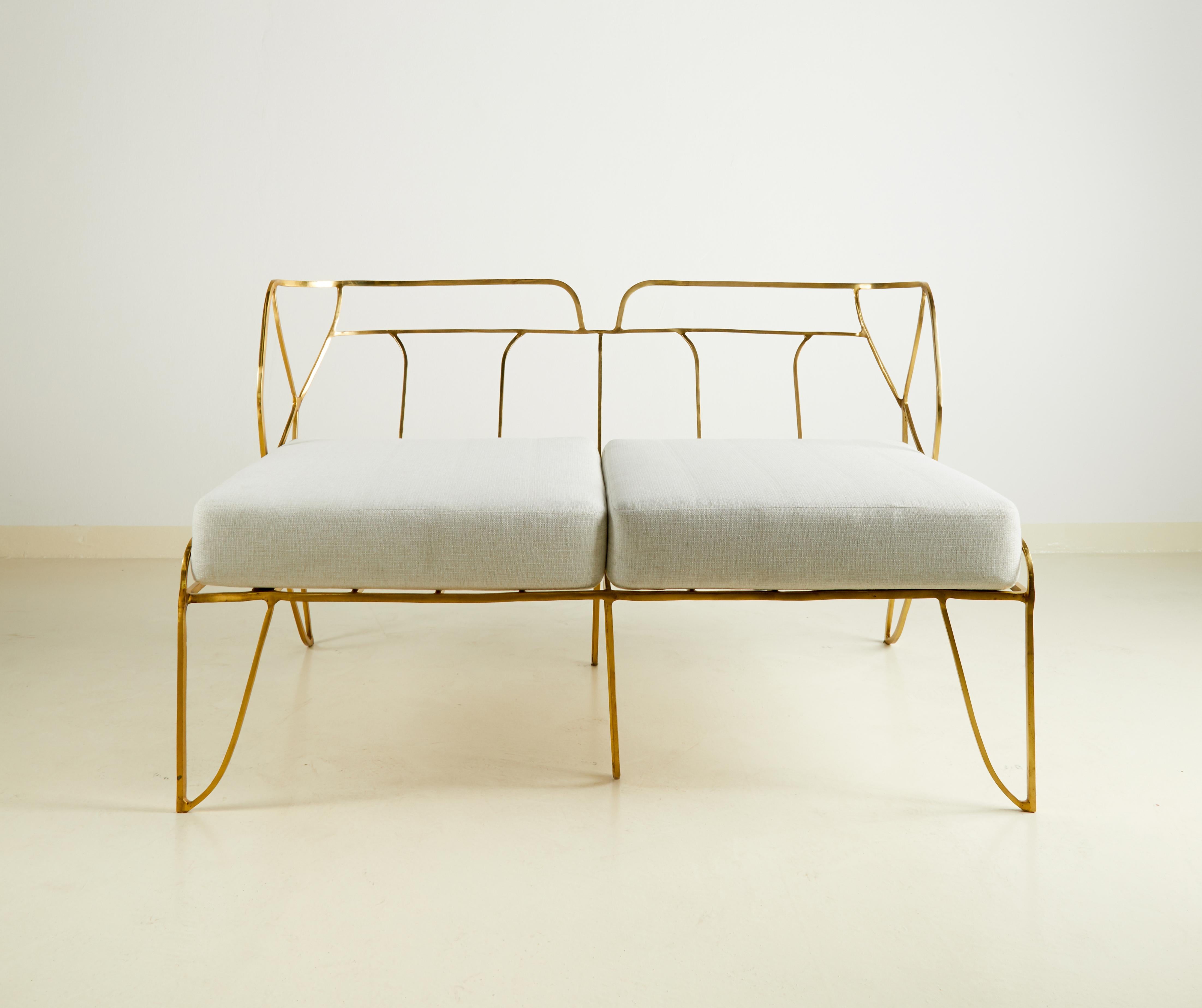 Brass hand-sculpted sofa - Misaya
Dimensions: H 75 x W 124 x L 69 cm 
Hand-sculpted brass sofa.
Made to order dimensions are possible.