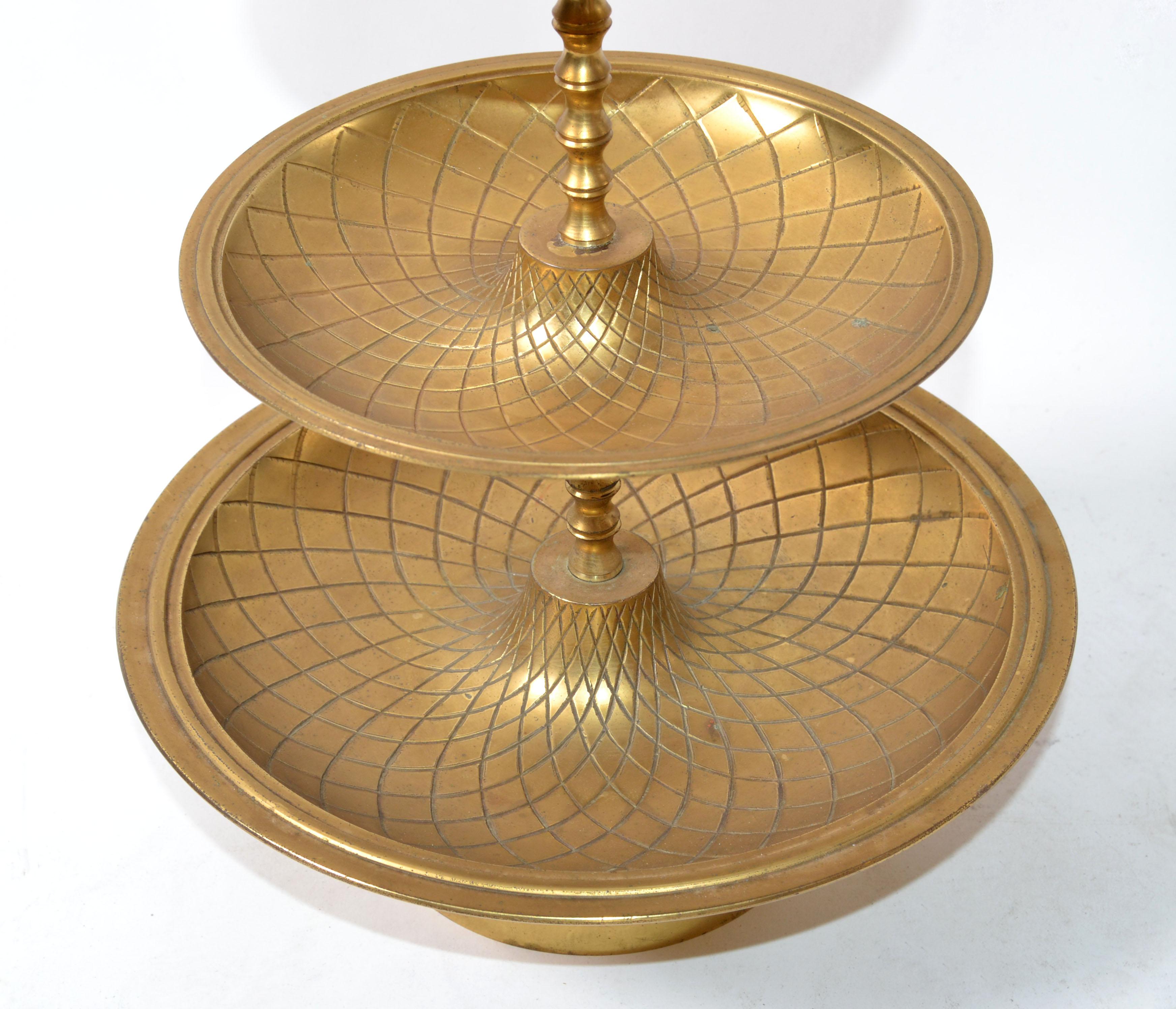 Brass Handcrafted 3-Tier Pineapple Nesting Serving Tray Stand In Good Condition In Miami, FL