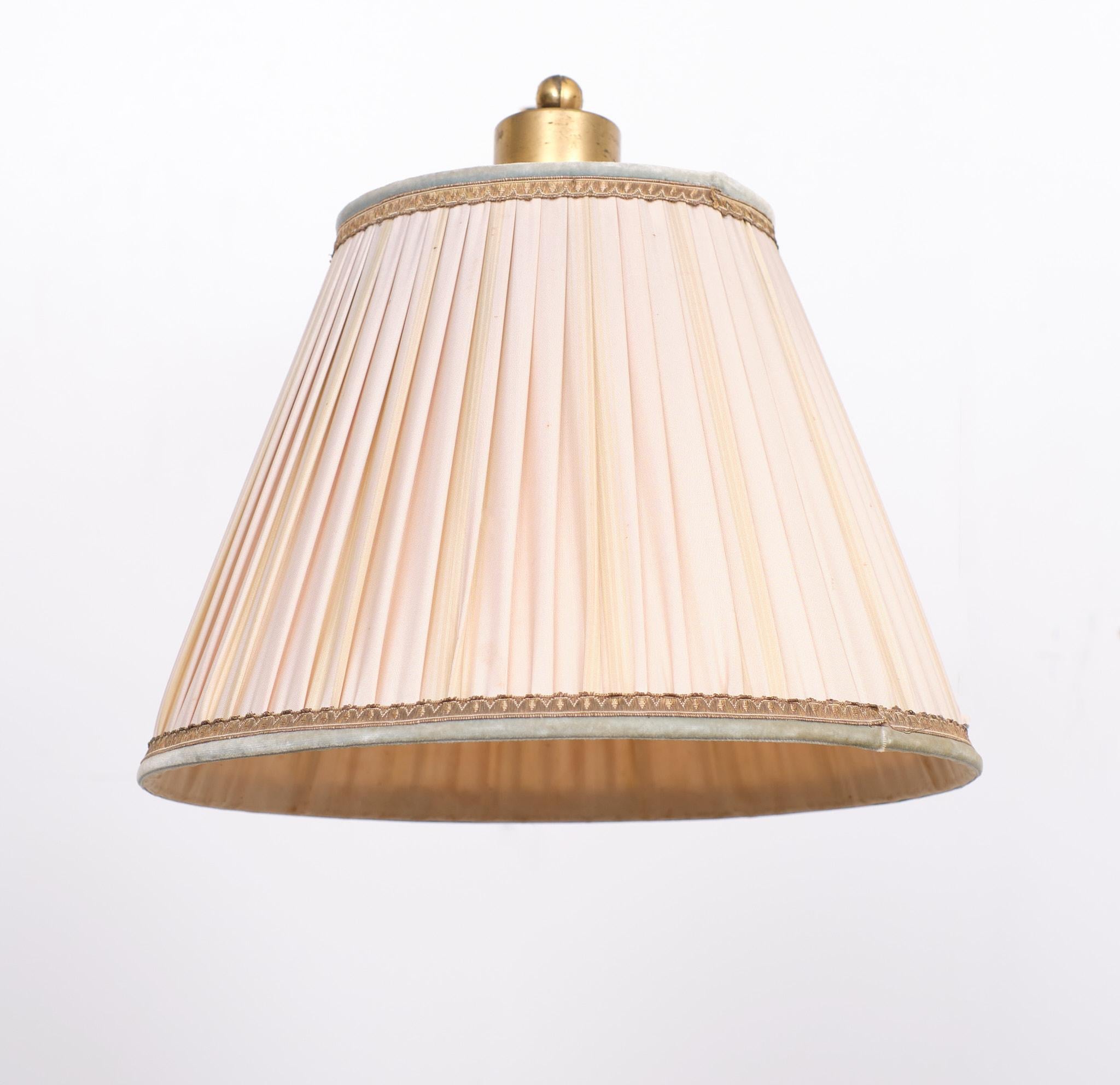 Very nice Brass scissor wall lamp. 1960s Holland.
One E27 large bulb needed.