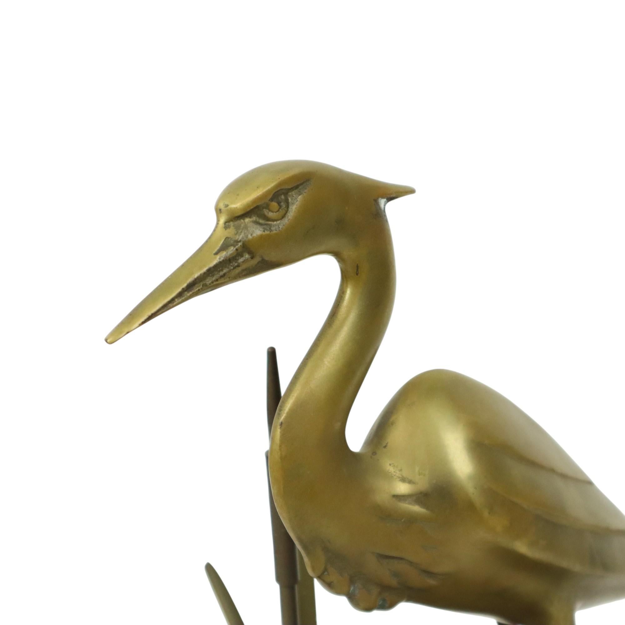Statua di airone in ottone su base di legno Hollywood Regency in vendita 2