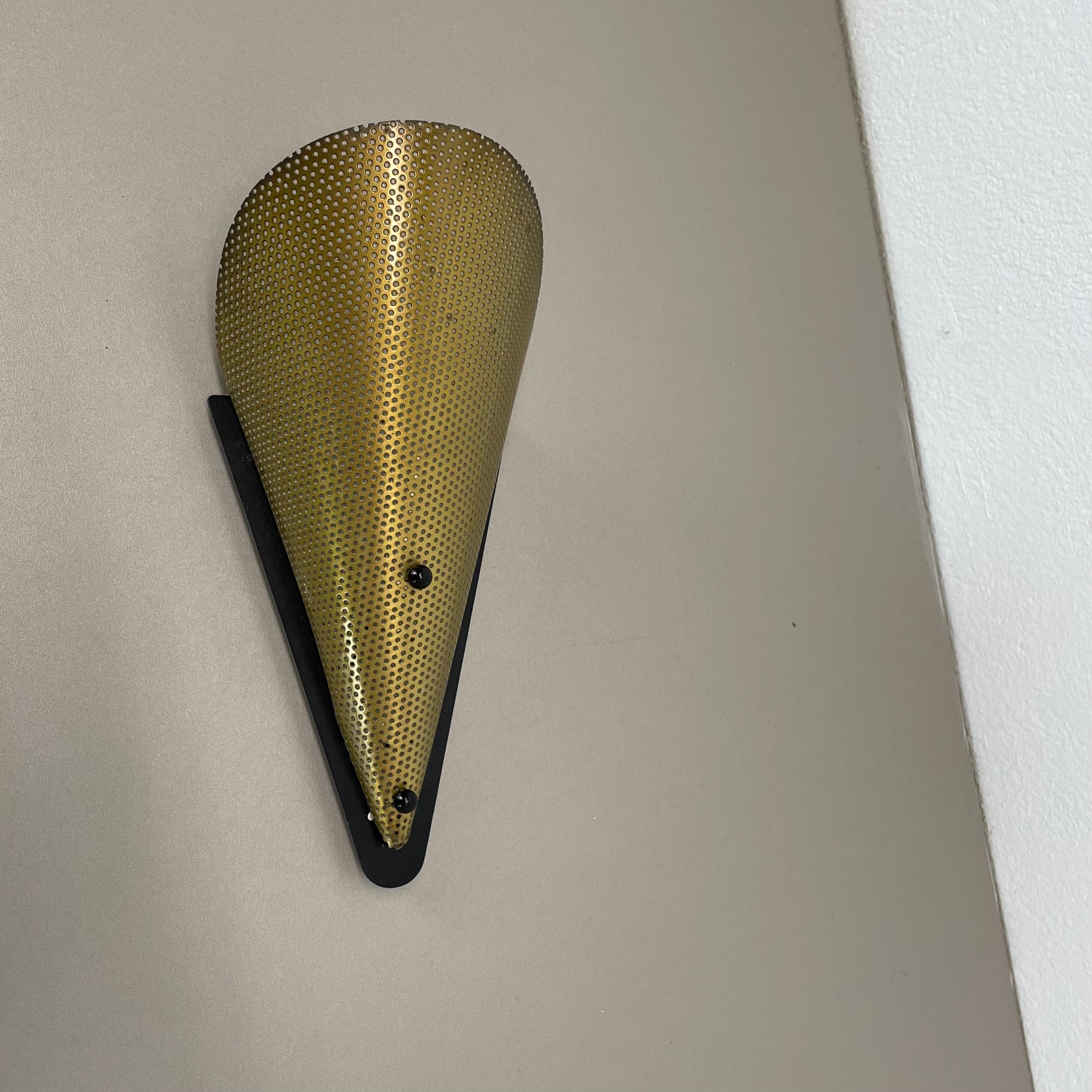 Article:

wall light


Producer:

Origin France in Style of MATHIEU MATEGOT


Age:

1950s



This modernist wall light was produced in France in the 1950s. It is made from solid brass and metal. Super rare theatre wall light with rare hole pattern