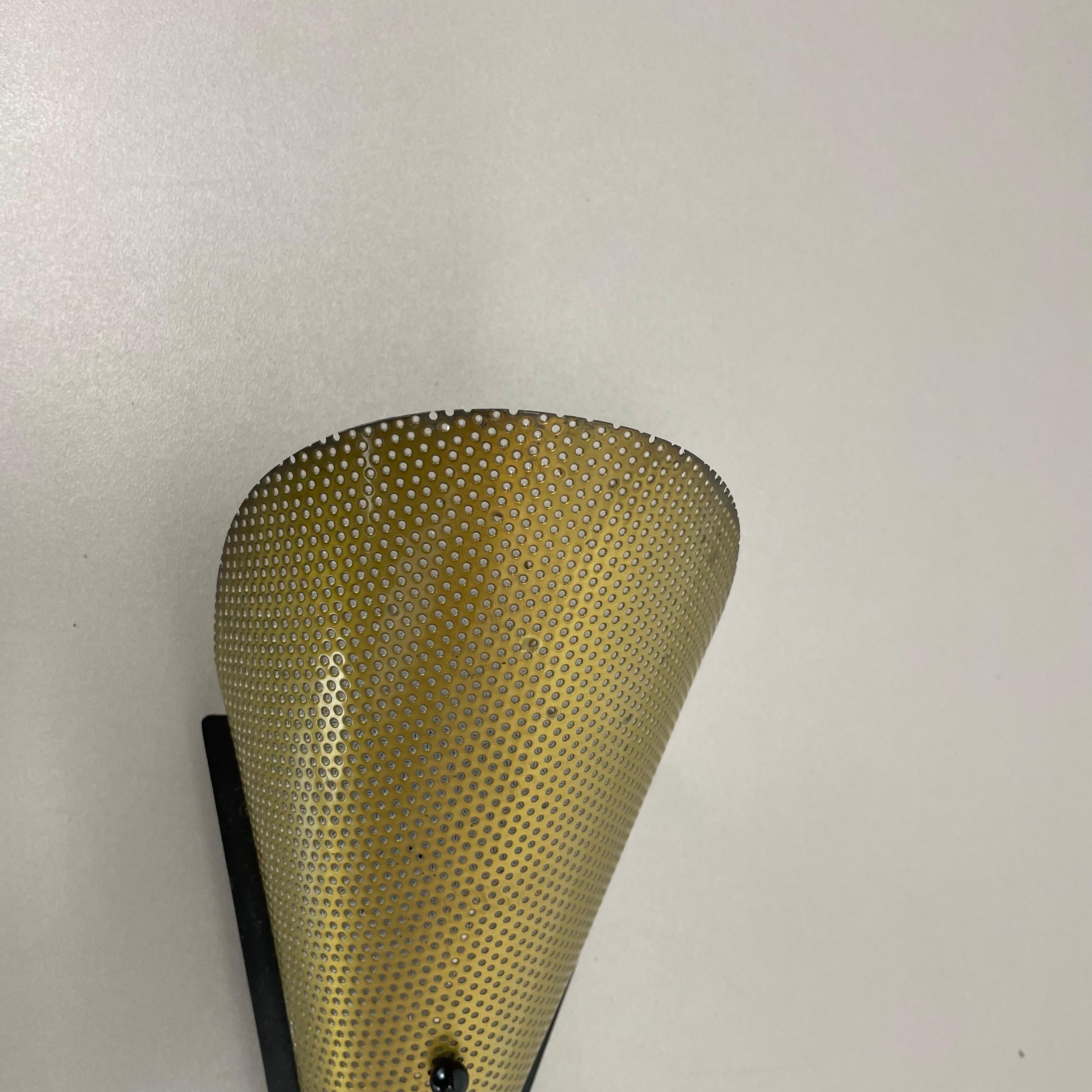 brass hole pattern Theatre Wall Light Sconce MATEGOT Style, France, 1950 In Good Condition For Sale In Kirchlengern, DE