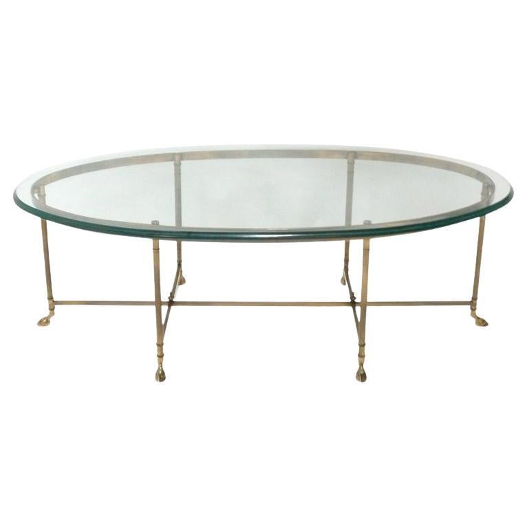 Tavolino da caffè con zoccolo in ottone alla maniera della Maison Jansen 51,5" l x 26" l x 17" h. in vendita
