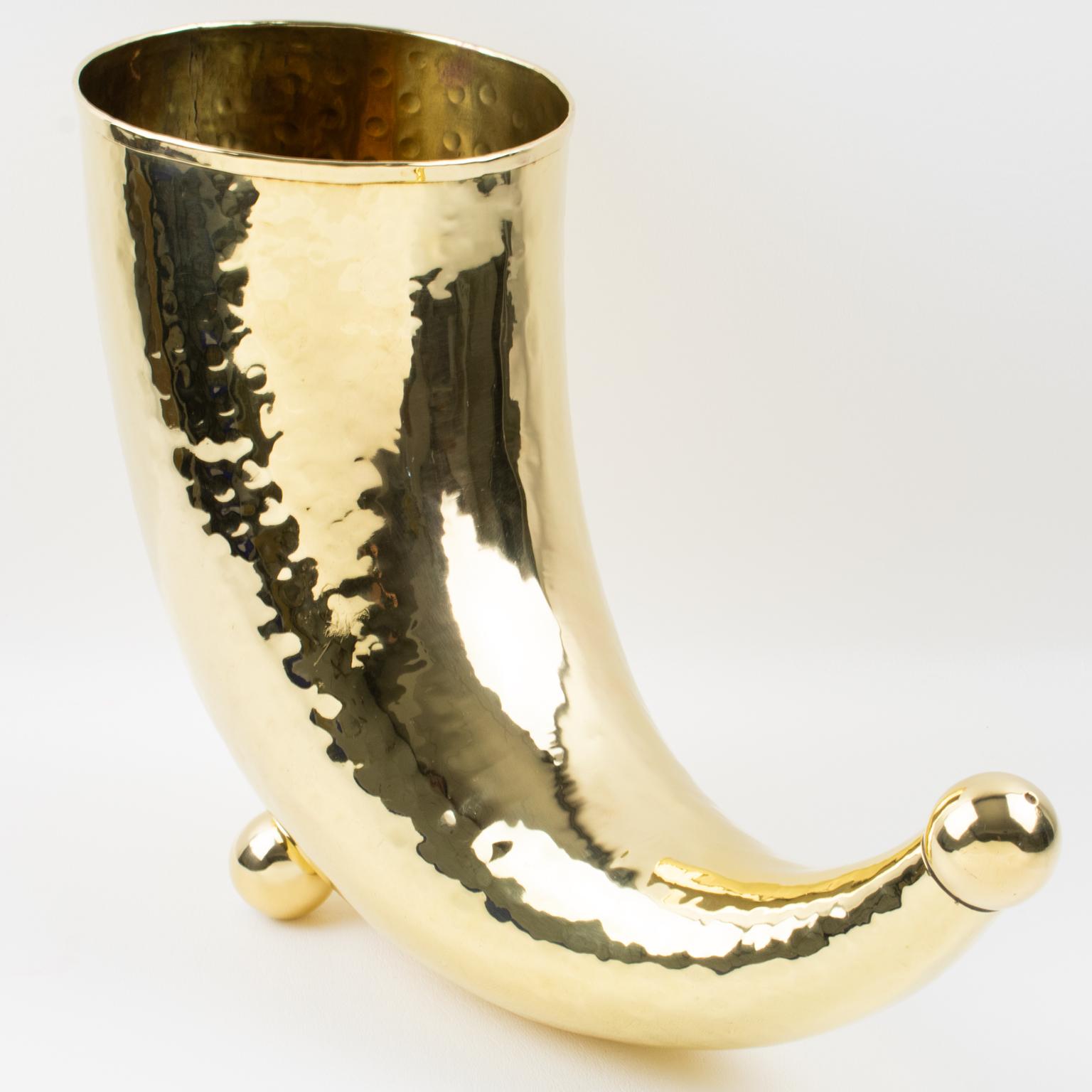 Horn of Plenty Wein Champagner Kühler Flaschenhalter Vase aus Messing (20. Jahrhundert) im Angebot