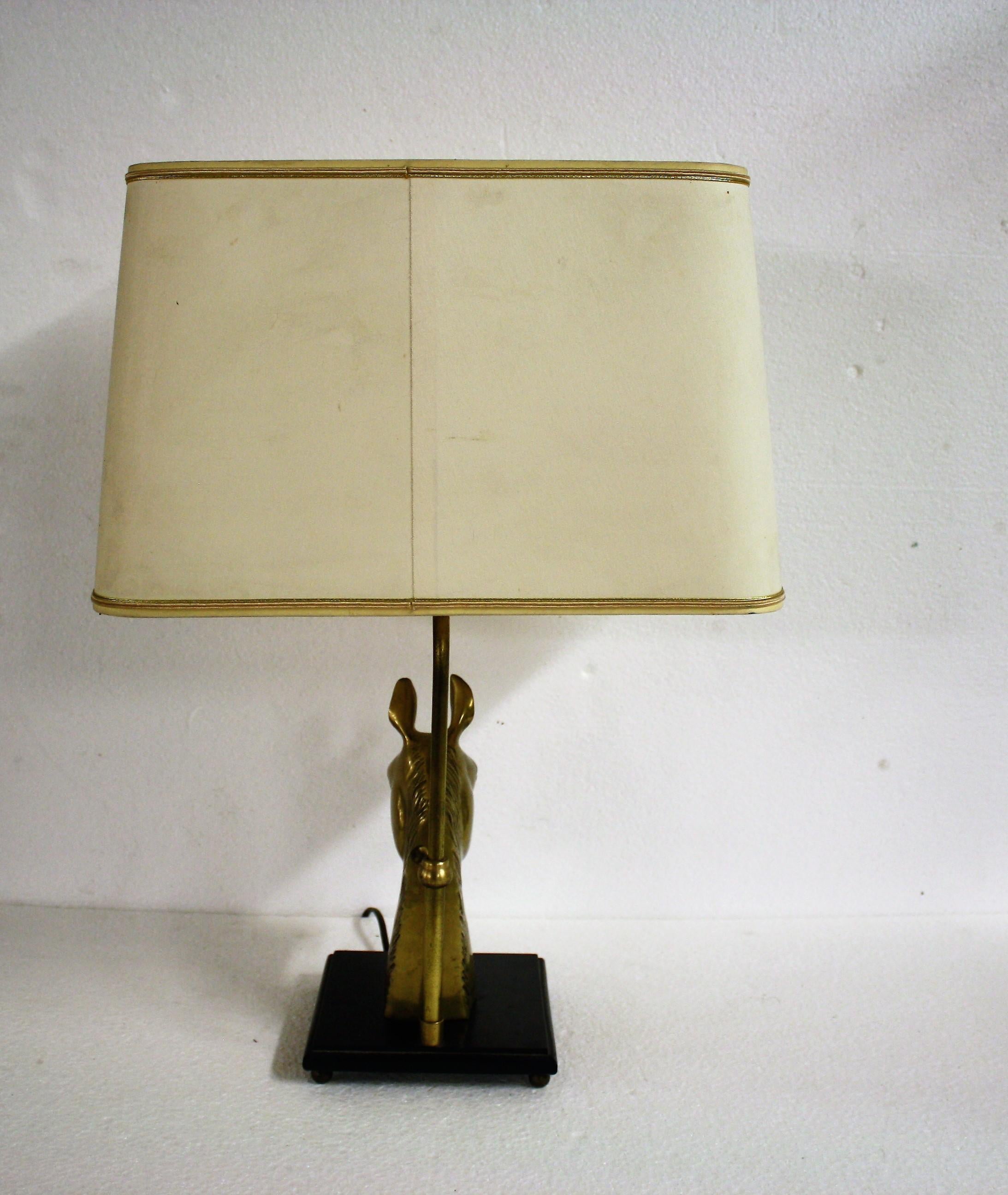 Hollywood Regency Lampe de table à tête de cheval en laiton:: 1970:: Belgique en vente