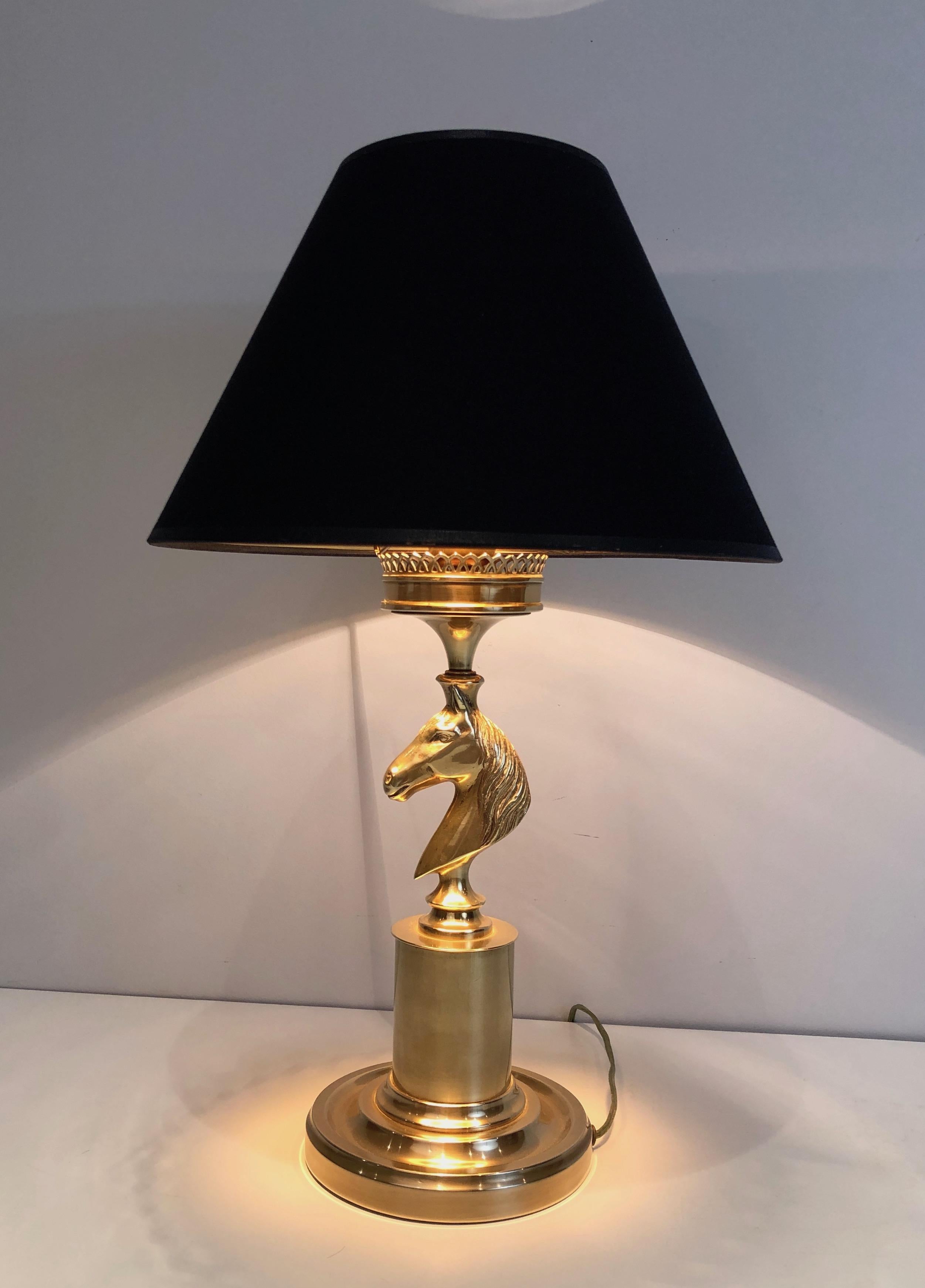This horse head table lamp is made of brass. This is a French work, in the style of Maison Charles, circa 1970