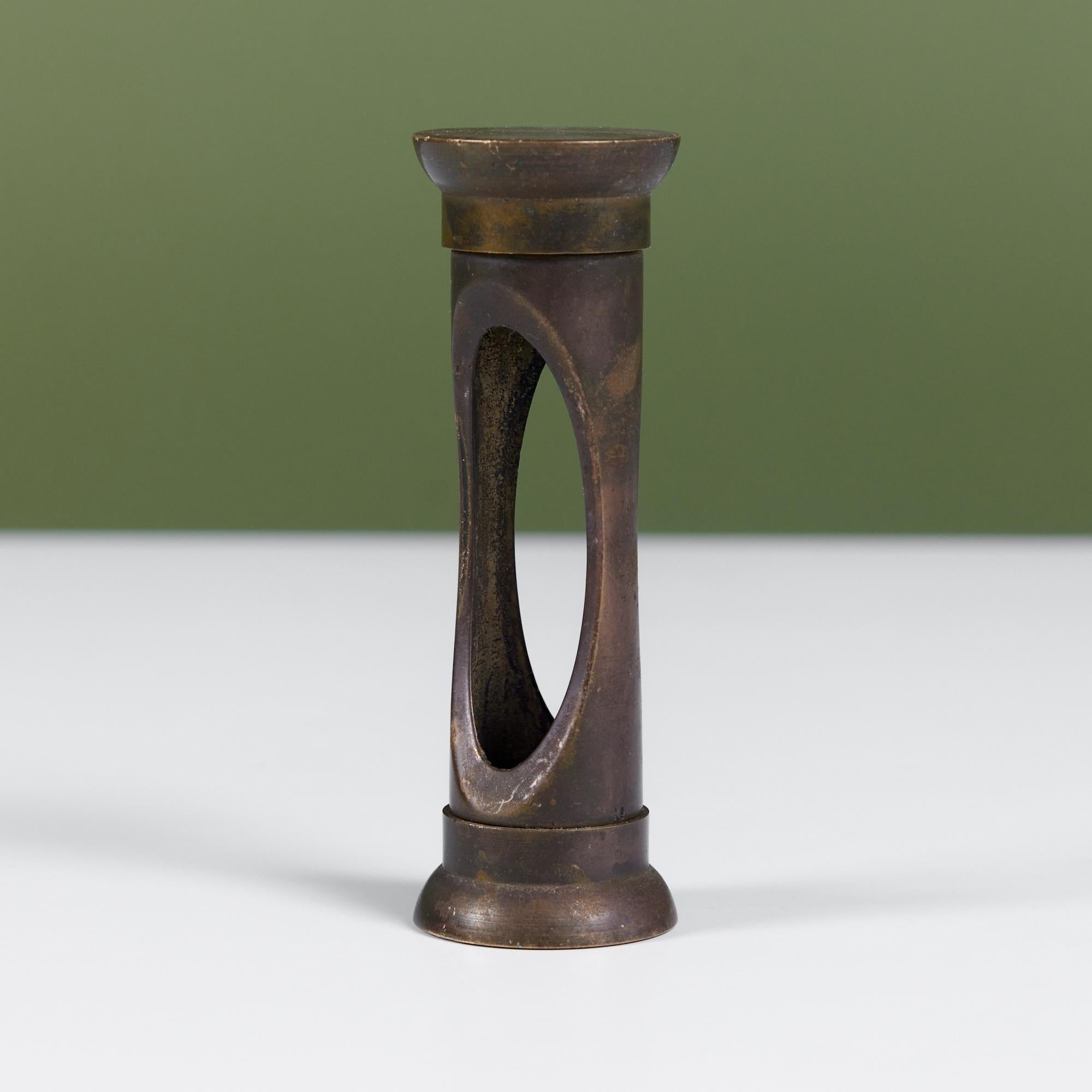 Perfectly patinated brass hourglass holder.

Dimensions
1.25