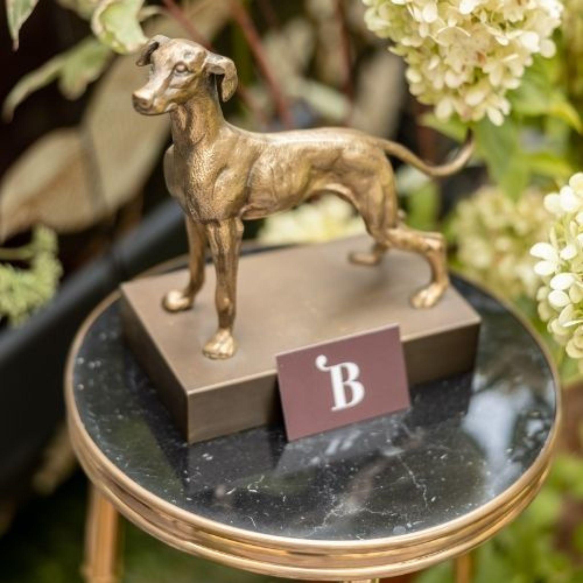 Nana brass hunting dog with stone base paperweight In New Condition For Sale In Firenze, FI