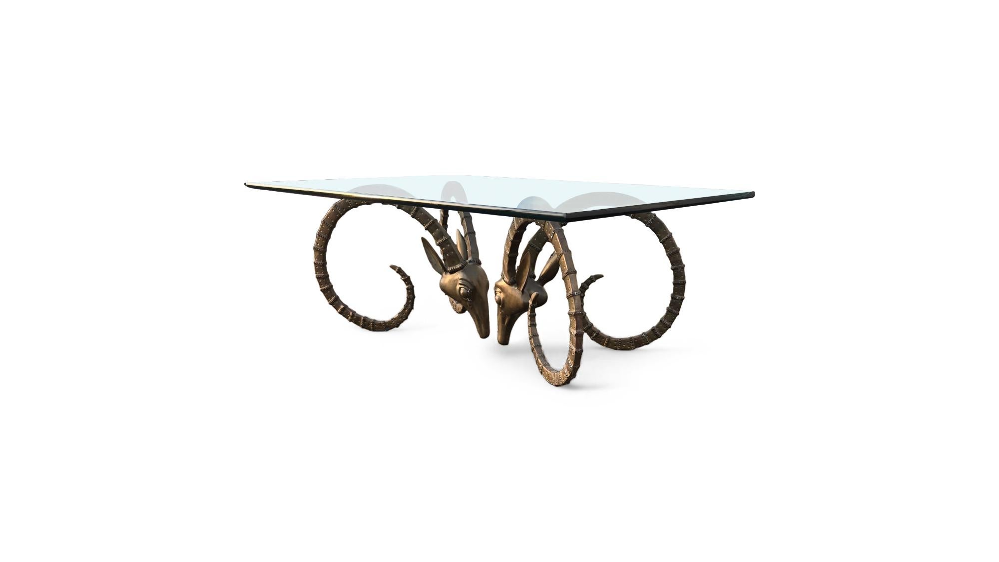 20ième siècle Table basse en laiton avec cornes de bouquetin d'après Alain Chervet en vente