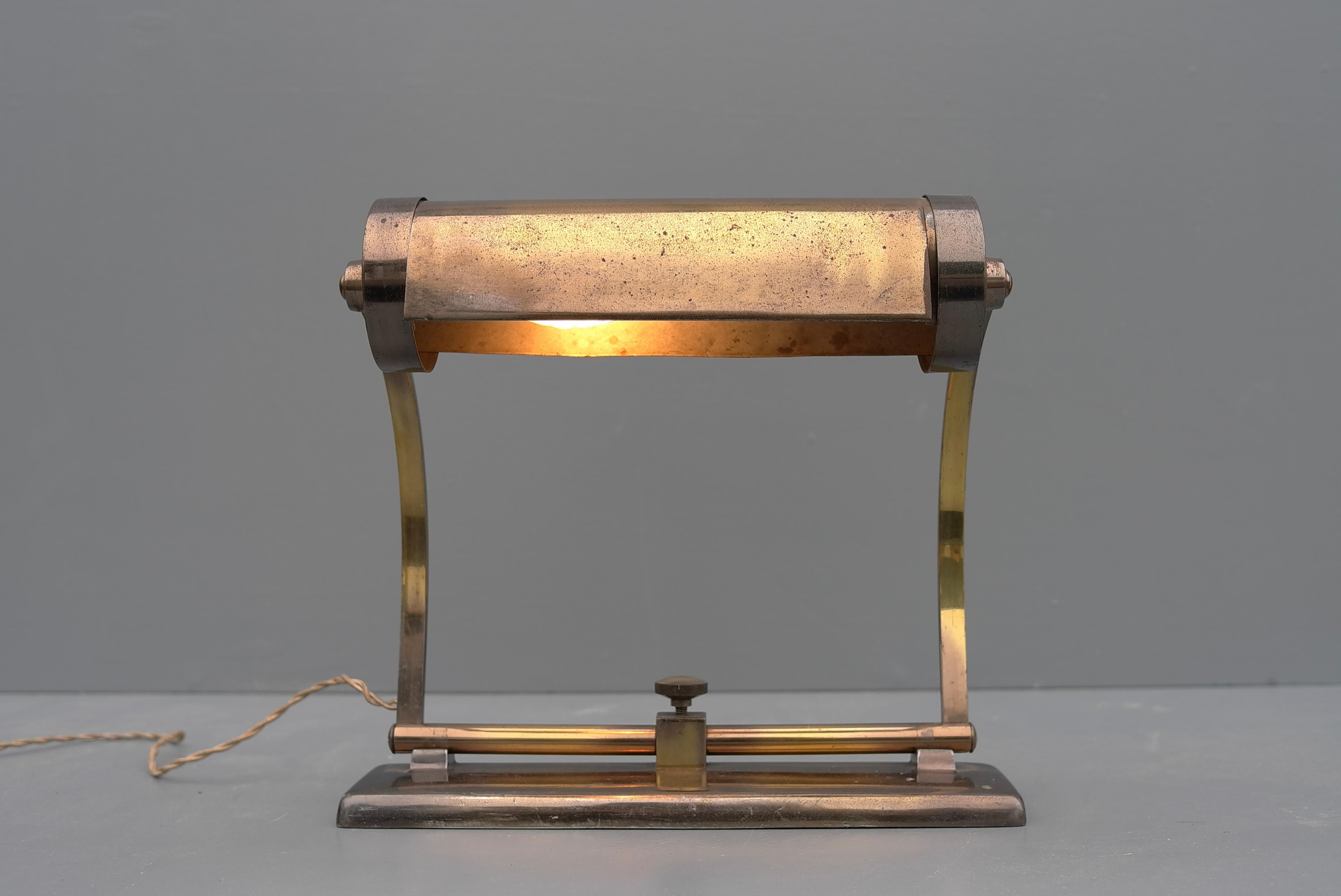 Laiton Lampe de bureau ou de table industrielle réglable en laiton, Art Déco, France, années 1930 en vente