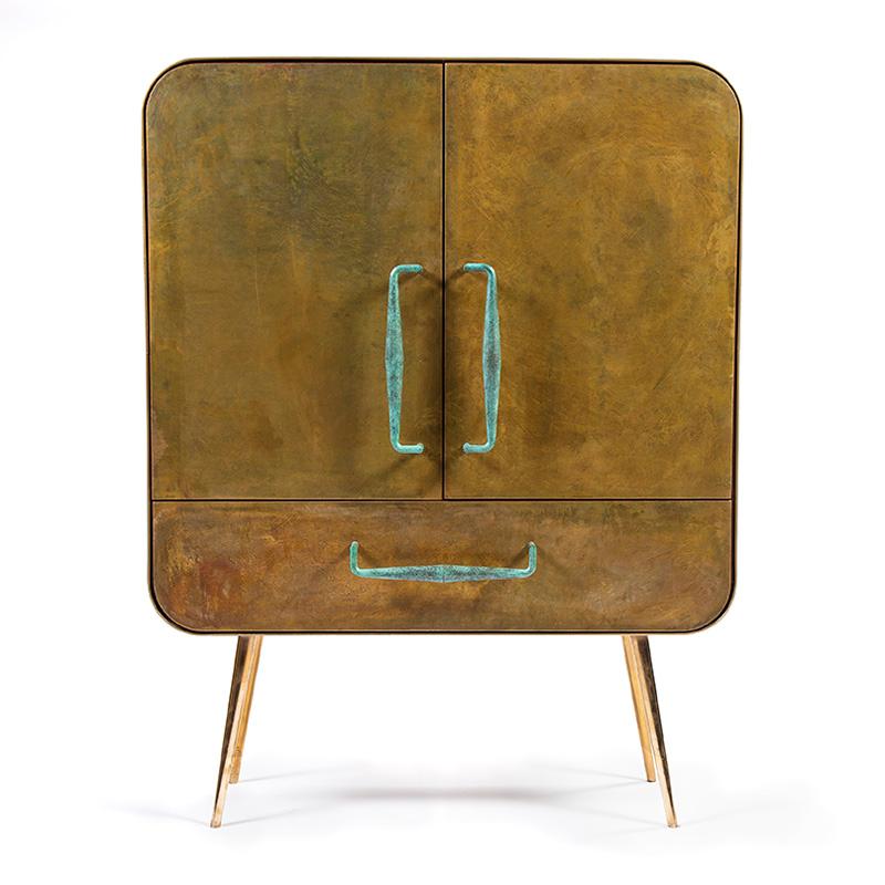 Brass ingot cabinet by Atelier Thomas Formont
Design: Thomas Formont
Materials: Solid brass with an aged marble effect, Interior finish in varnished solid walnut veneer.
Handles in solid brass with jade blue patina.
Dimensions: 90 x 90 x 40