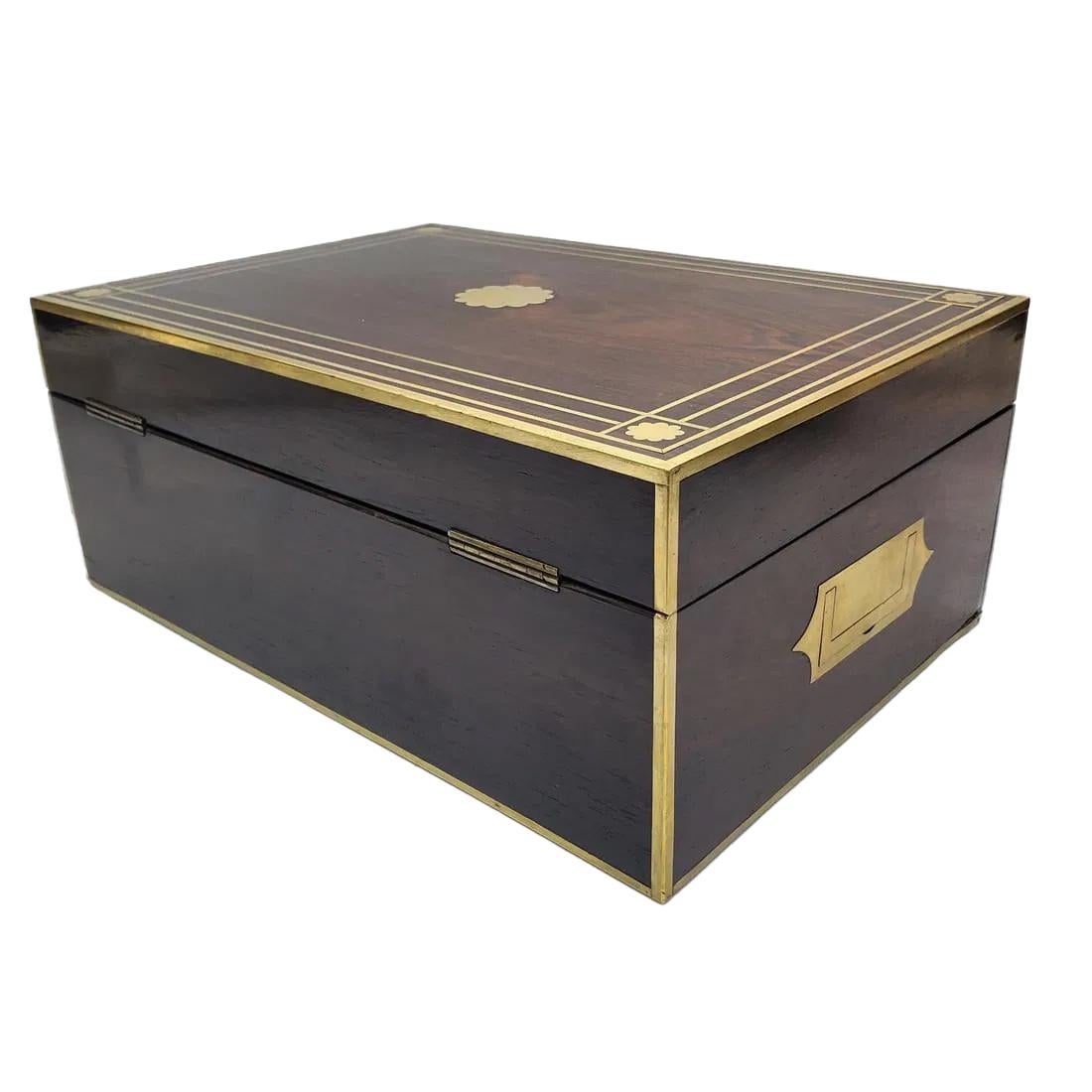 Stile Campaign Vanity / Dressing Box in palissandro intarsiato e bordato in ottone di H. H. Mitchell, Londra in vendita